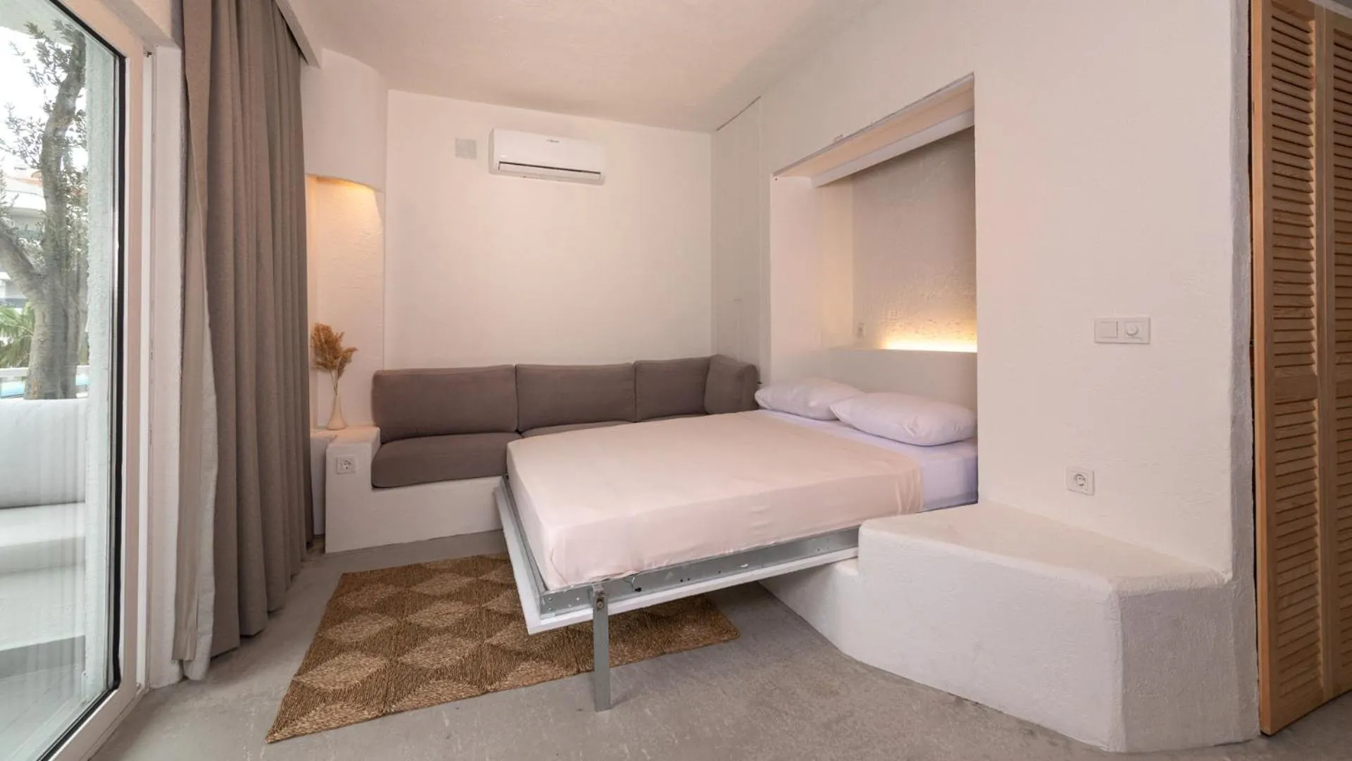 Bed in L'olive homes
