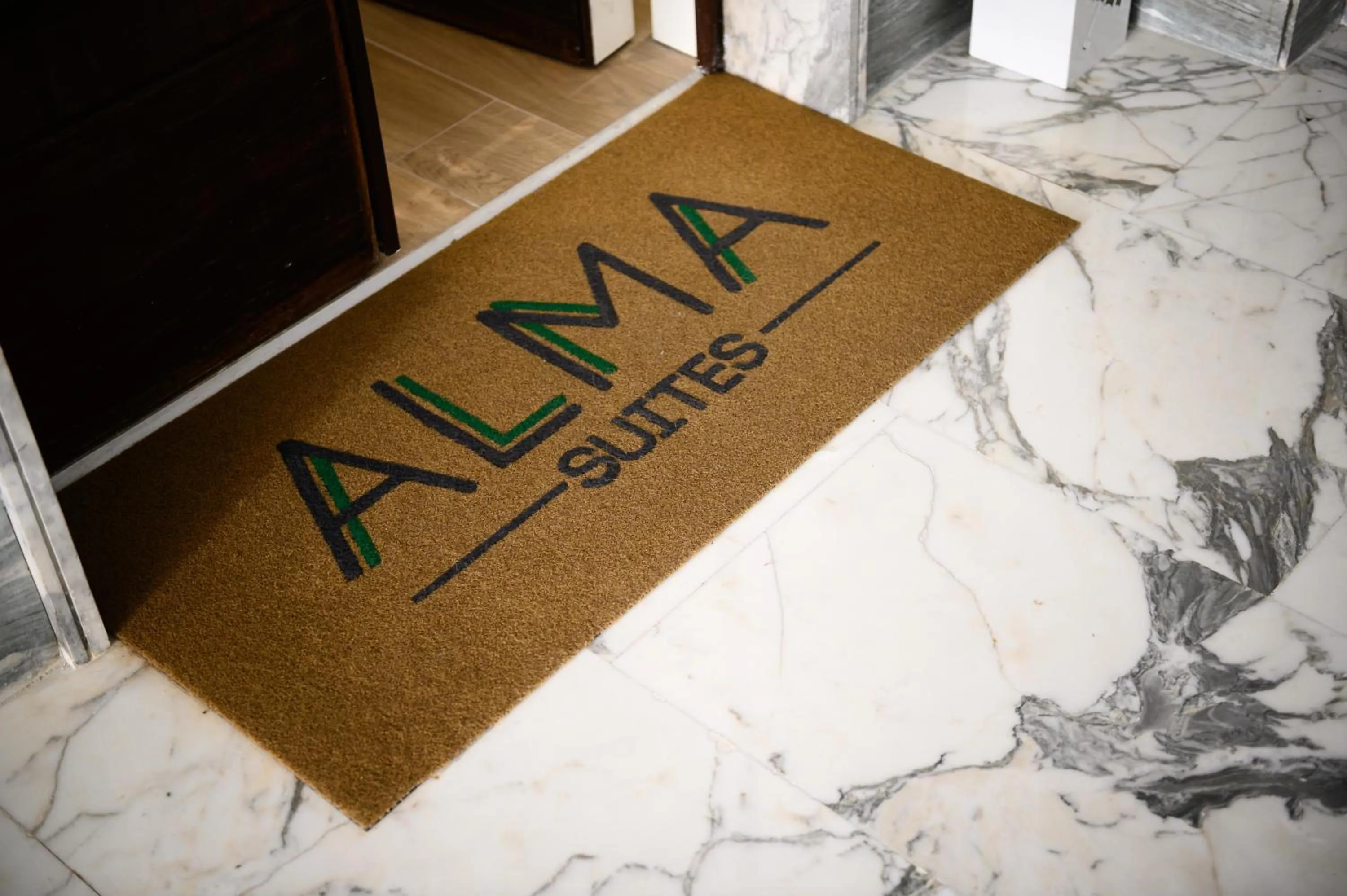 Facade/entrance in Alma Suites