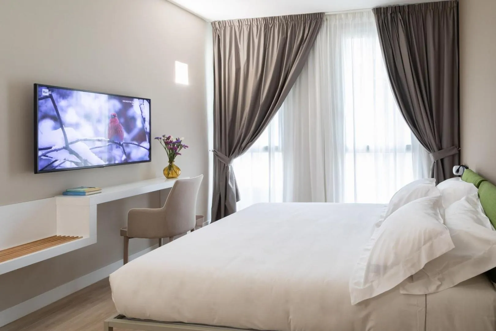 Communal lounge/ TV room, Bed in Alma Suites