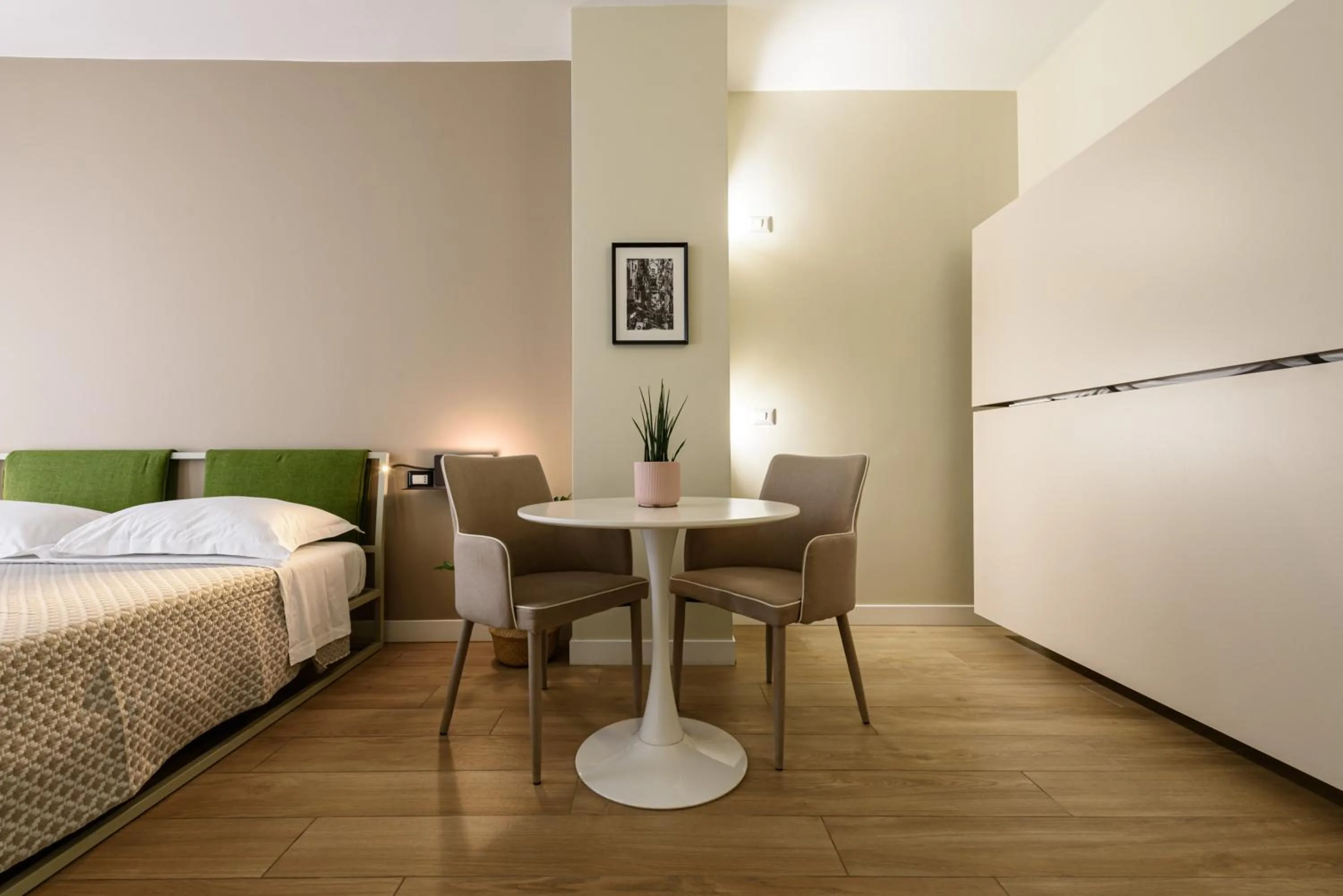 Photo of the whole room, Bed in Alma Suites