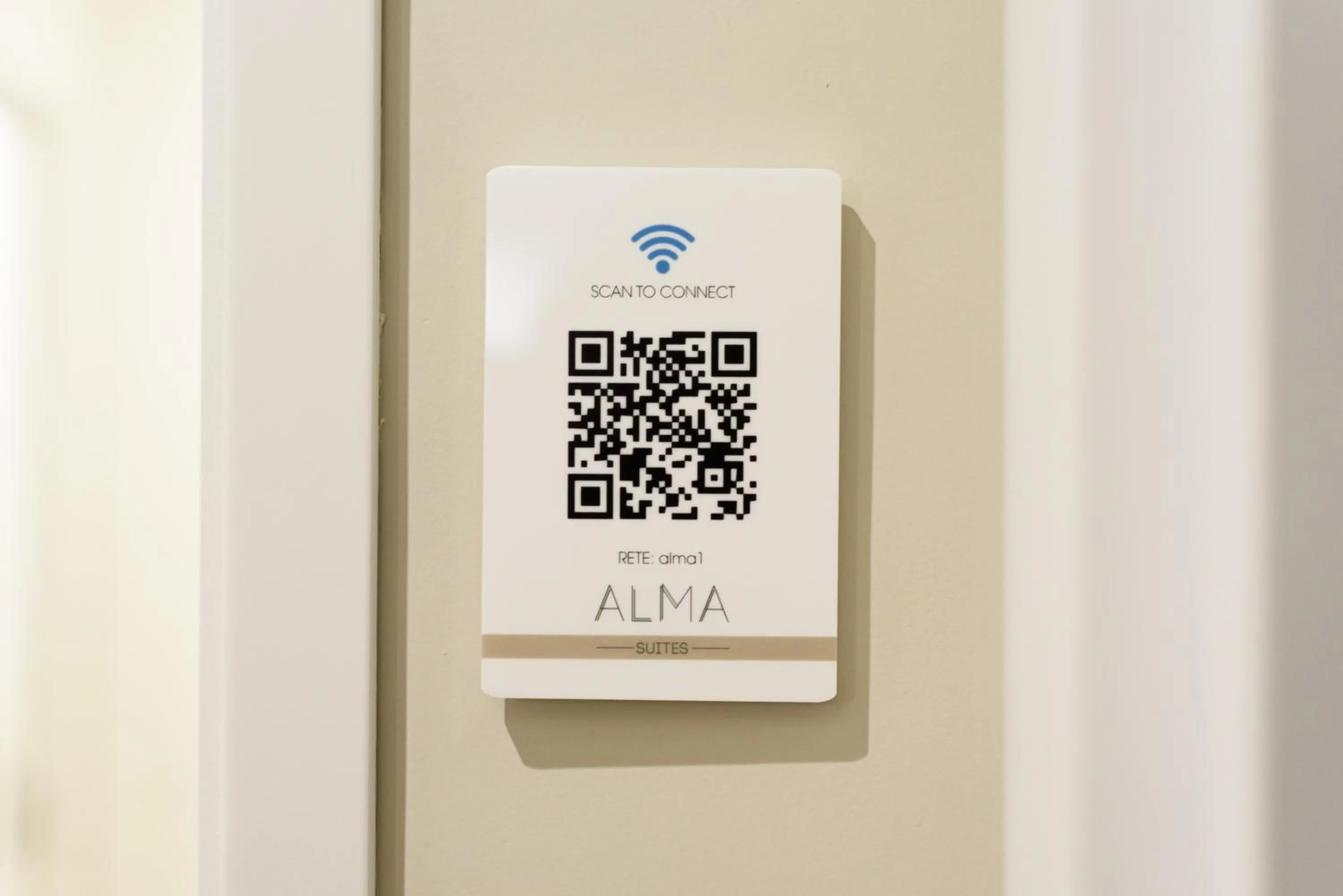 Text overlay in Alma Suites