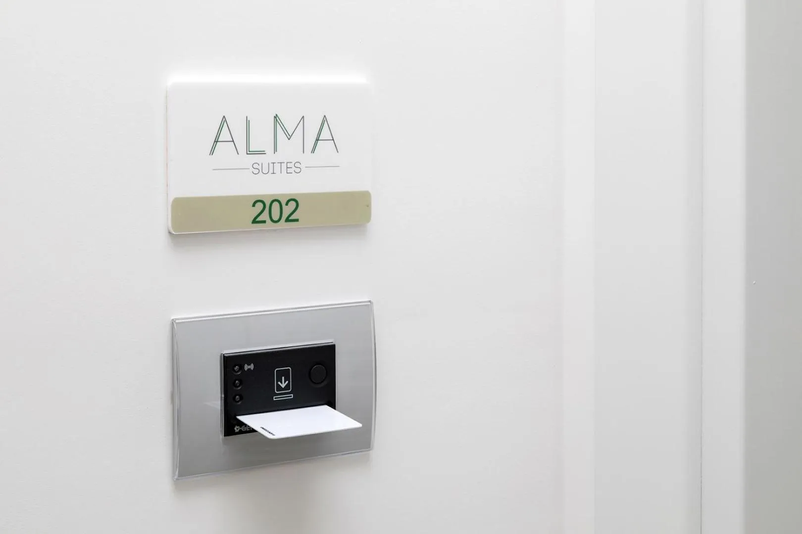Facade/entrance in Alma Suites