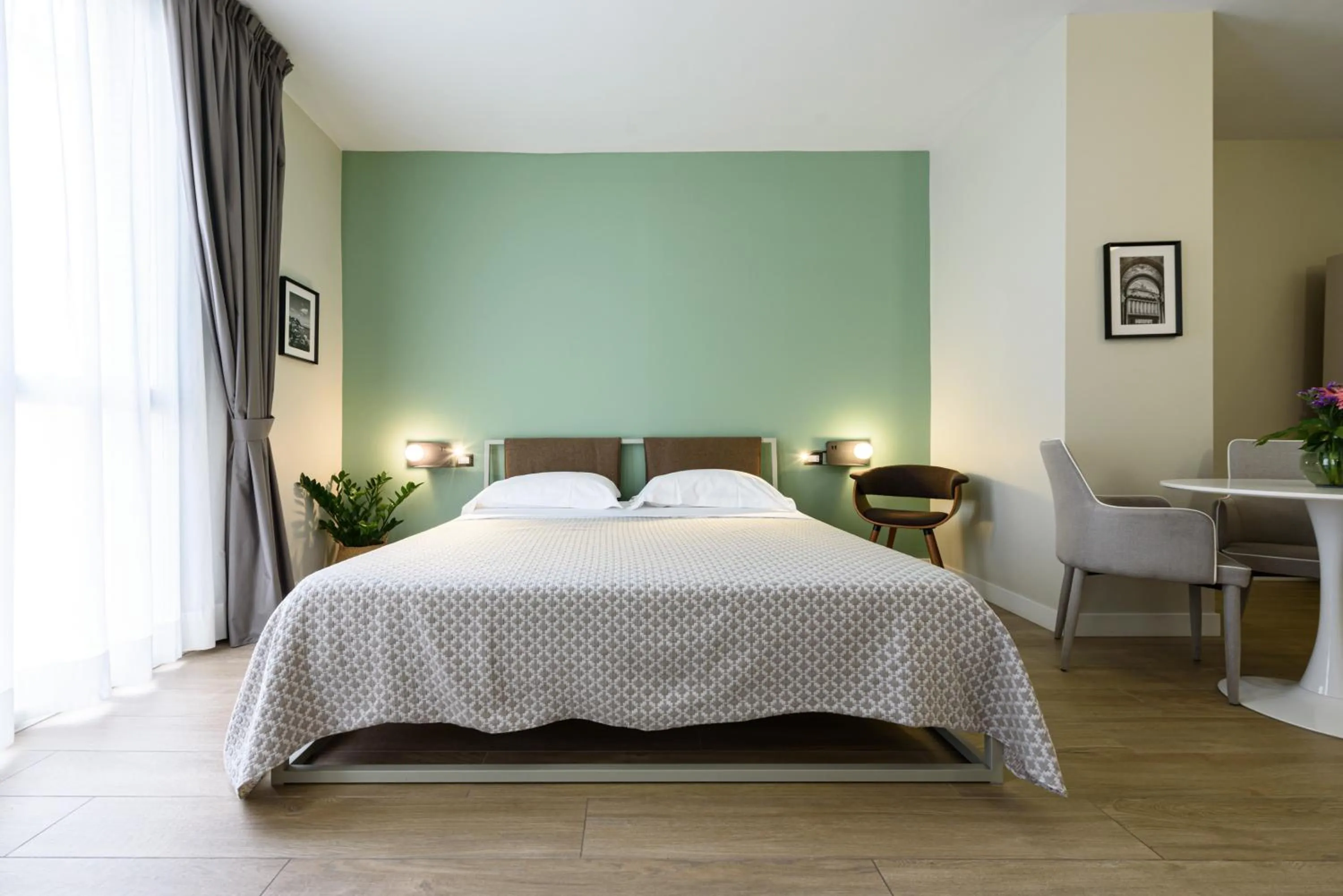 Photo of the whole room, Bed in Alma Suites