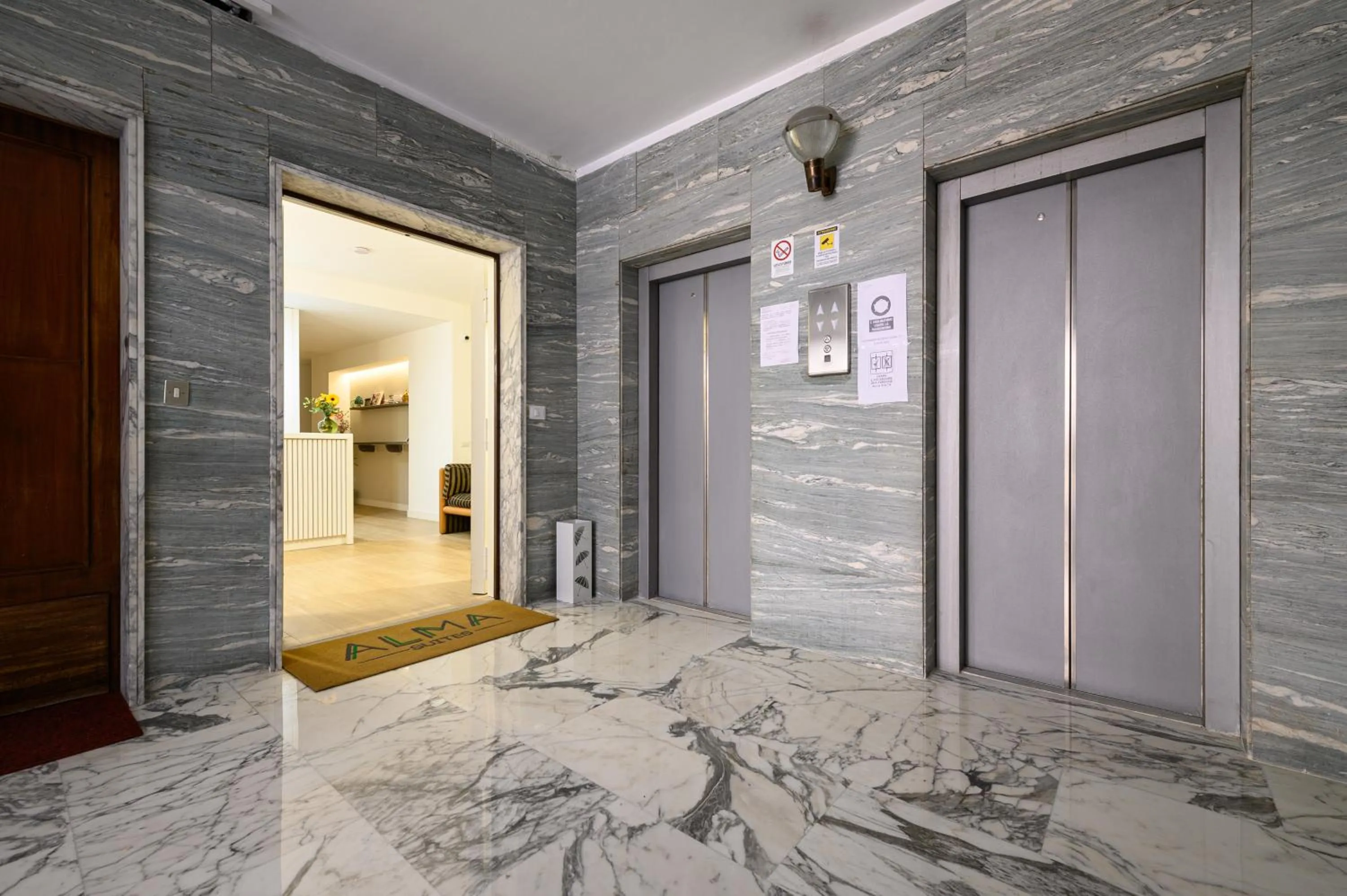 Facade/entrance in Alma Suites