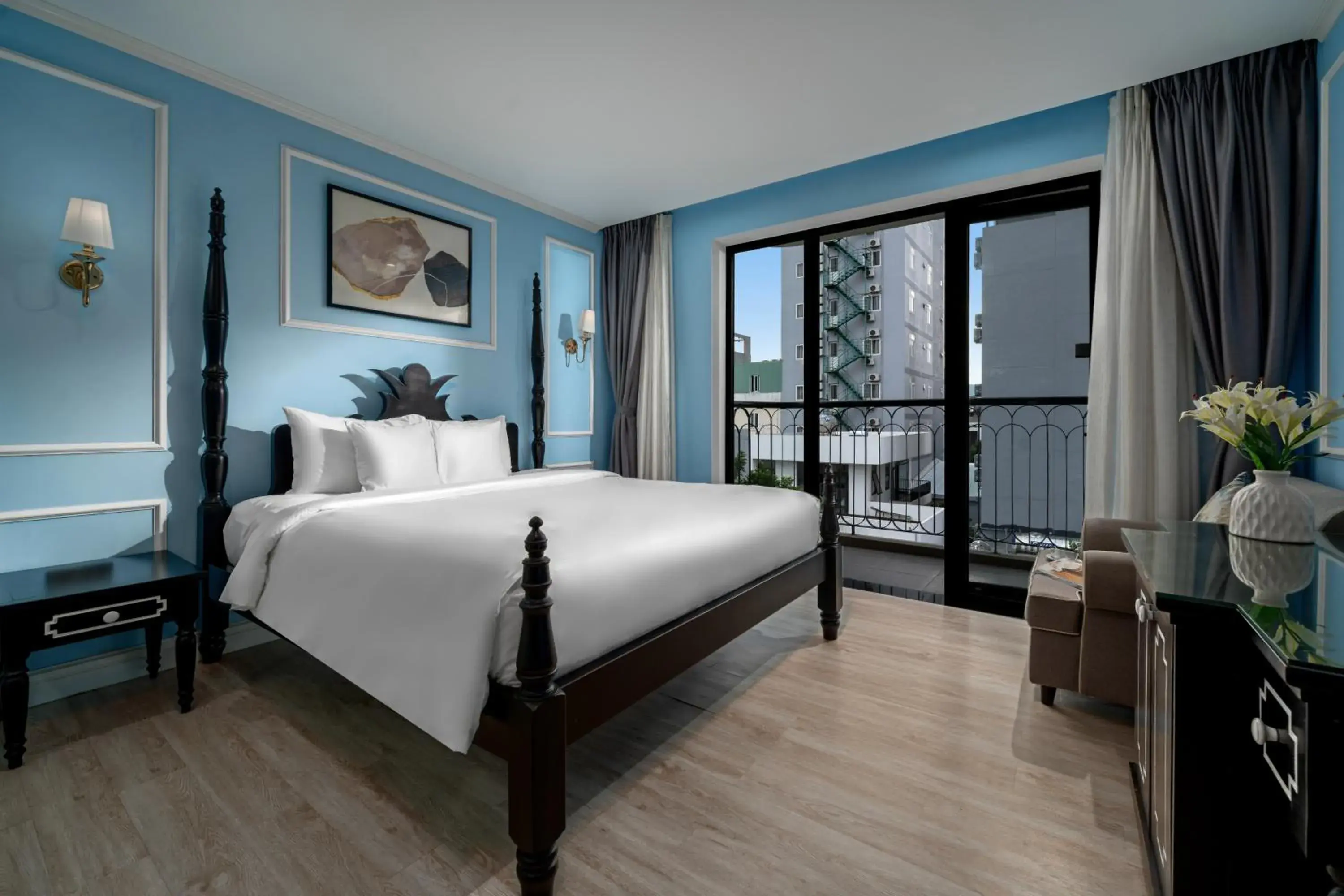 Deluxe Double Room with Balcony and Bathtub - City View in Hotel Del Luna Boutique Deluxe Double Room with Balcony and Bathtub - City View in Hotel Del Luna Boutique