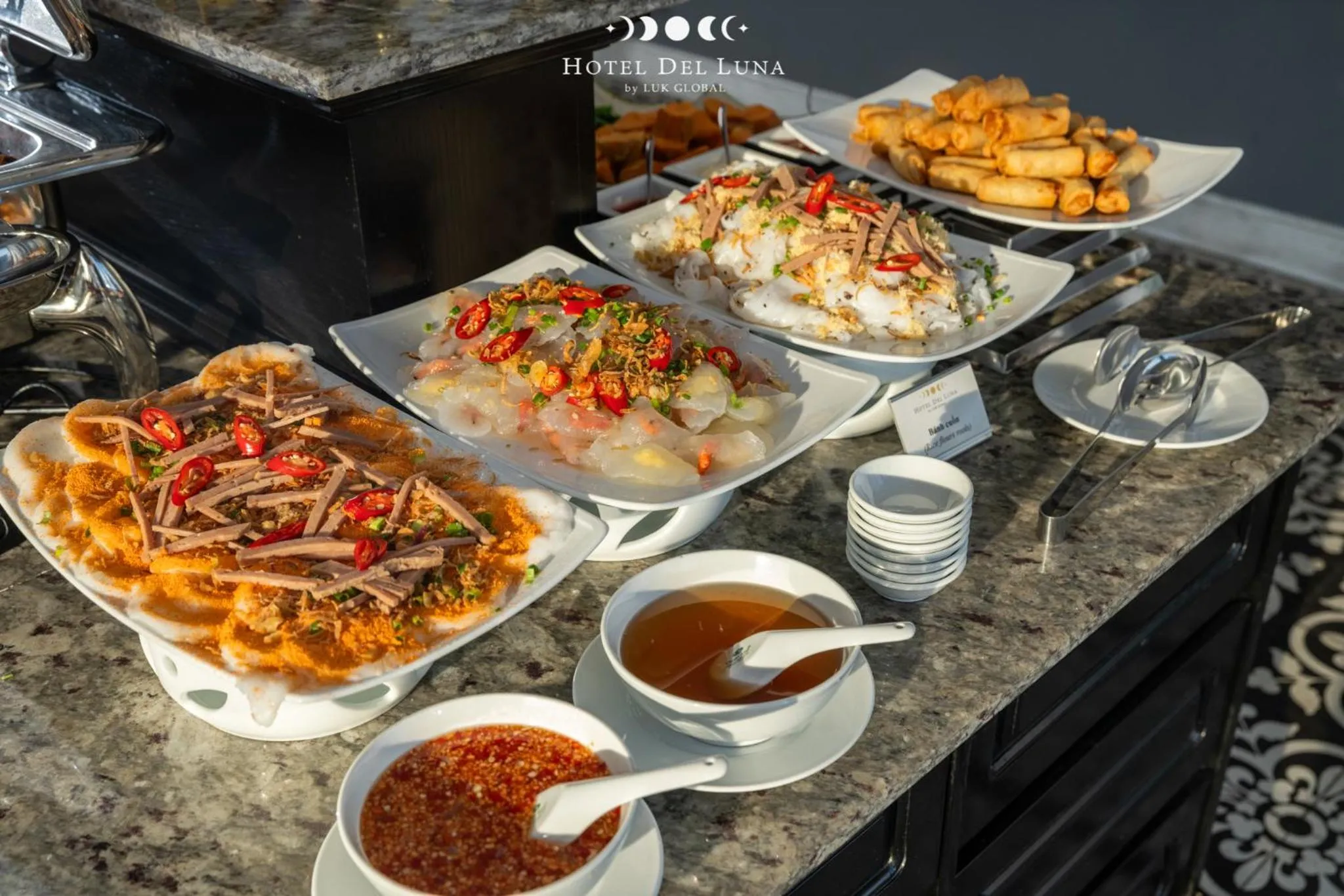 Restaurant/places to eat in Hotel Del Luna Boutique