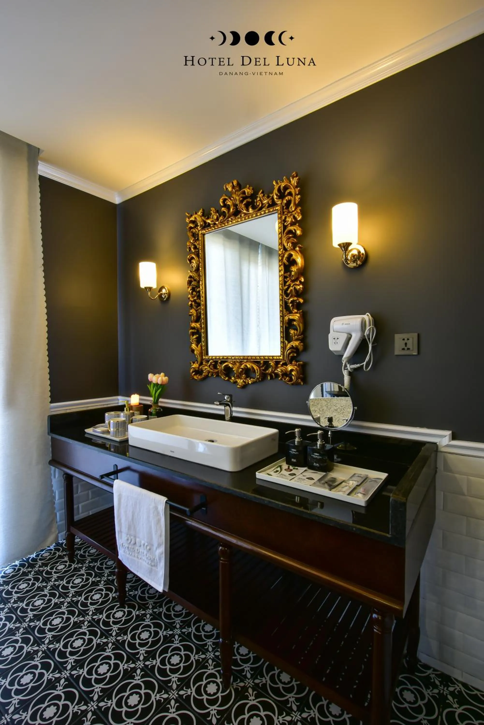 Toilet in Hotel Del Luna Boutique