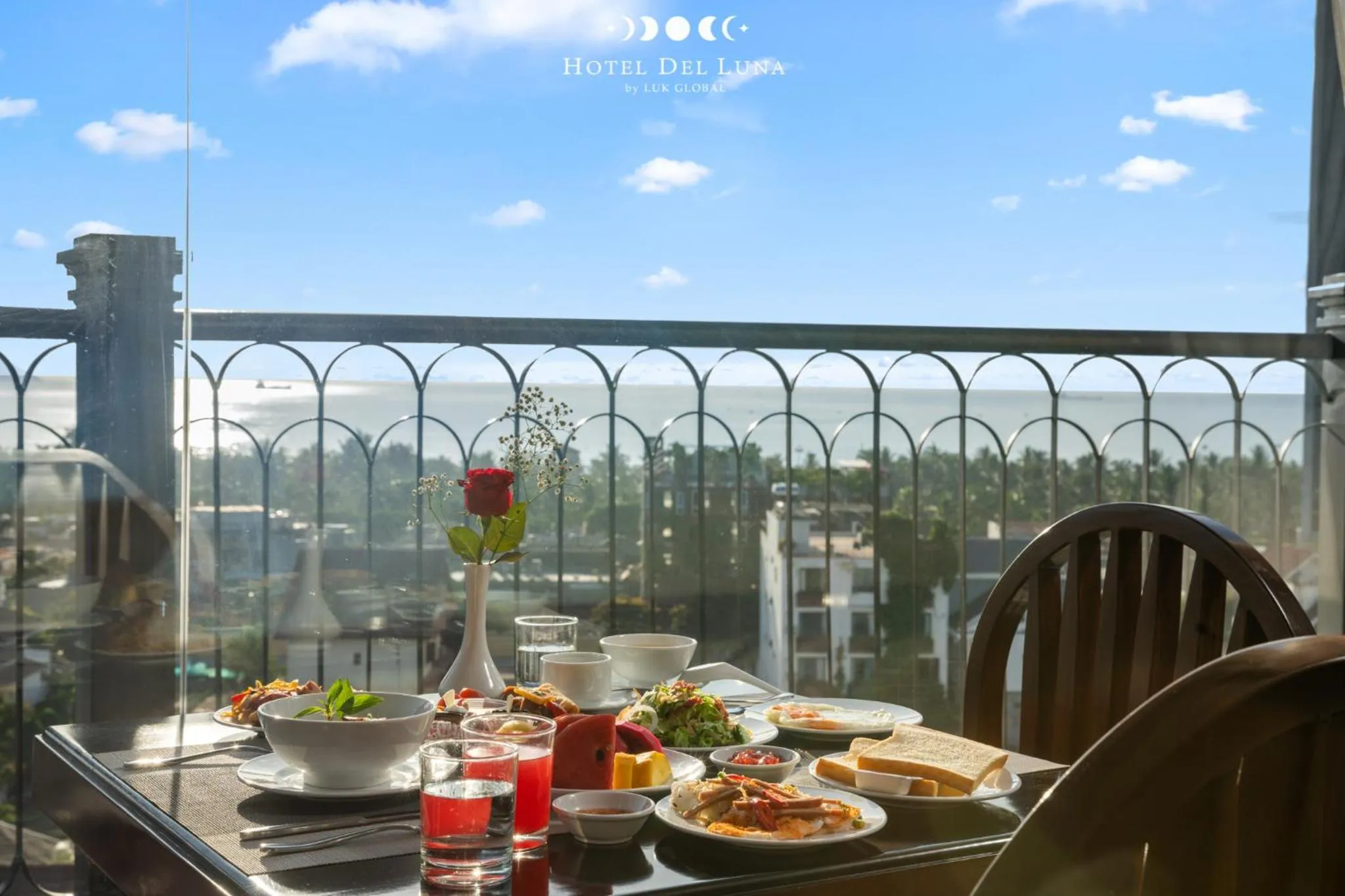 Restaurant/places to eat in Hotel Del Luna Boutique