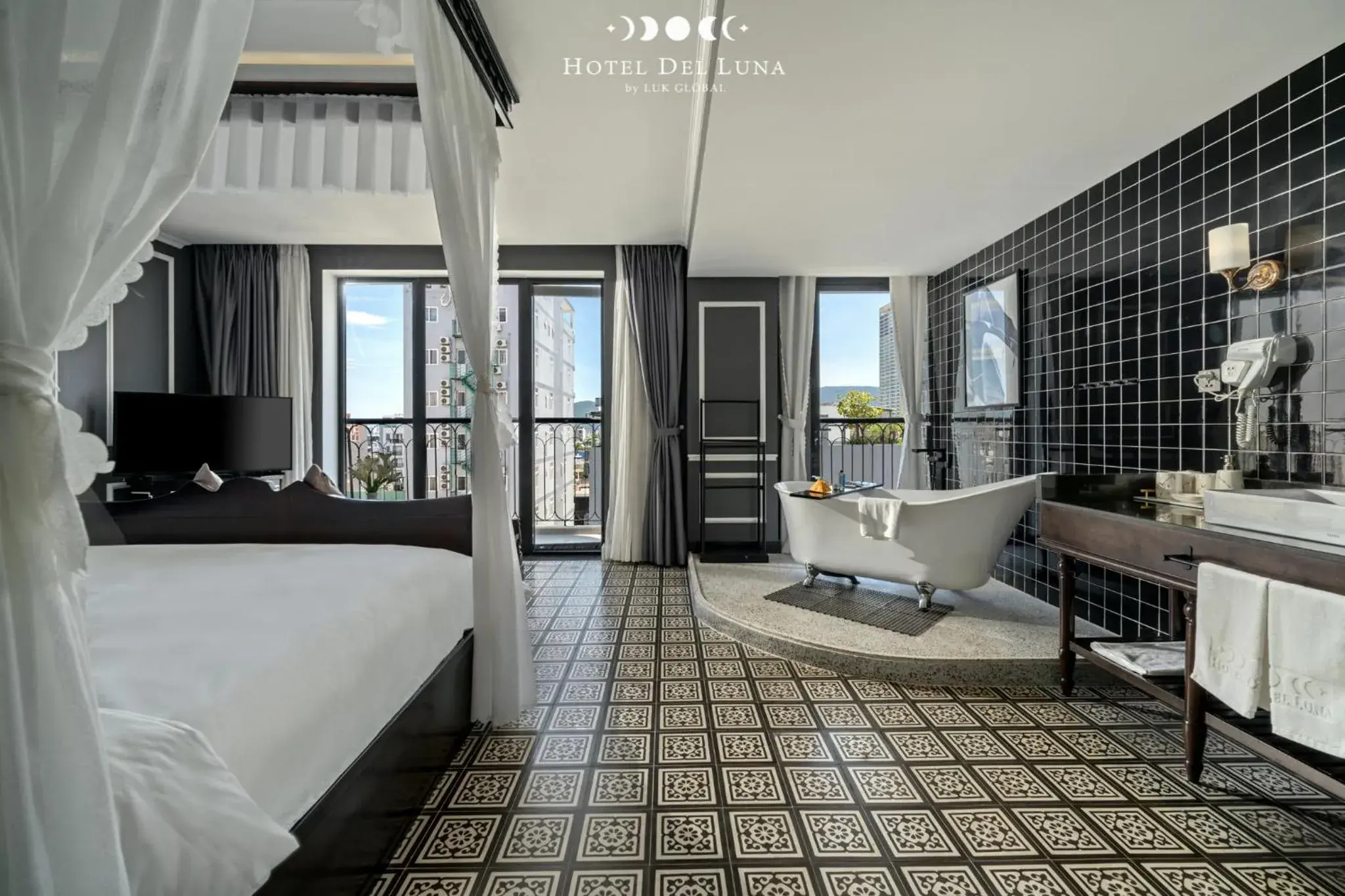 King Suite with Balcony - High Floor in Hotel Del Luna Boutique King Suite with Balcony - High Floor in Hotel Del Luna Boutique