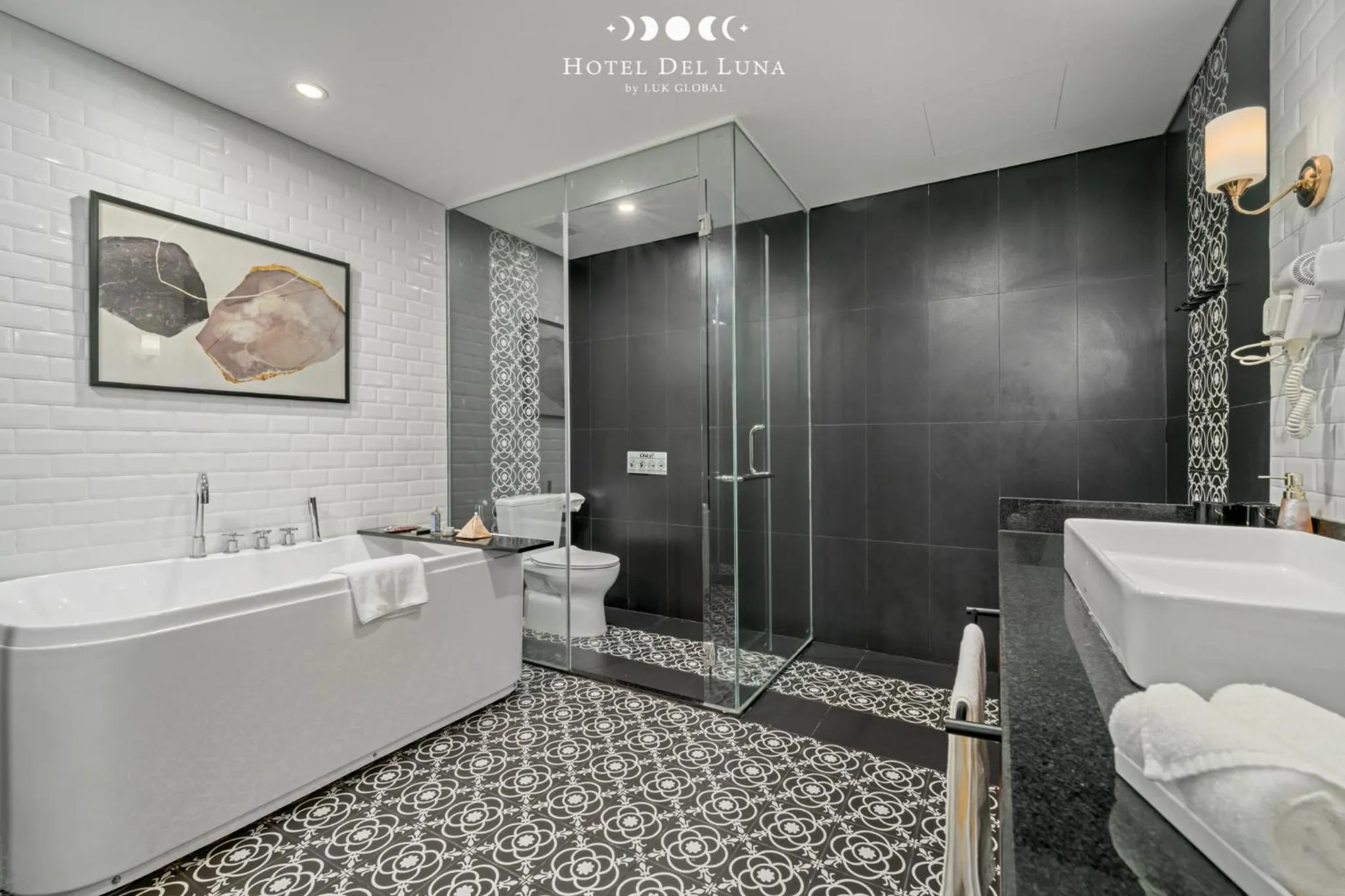 Toilet in Hotel Del Luna Boutique