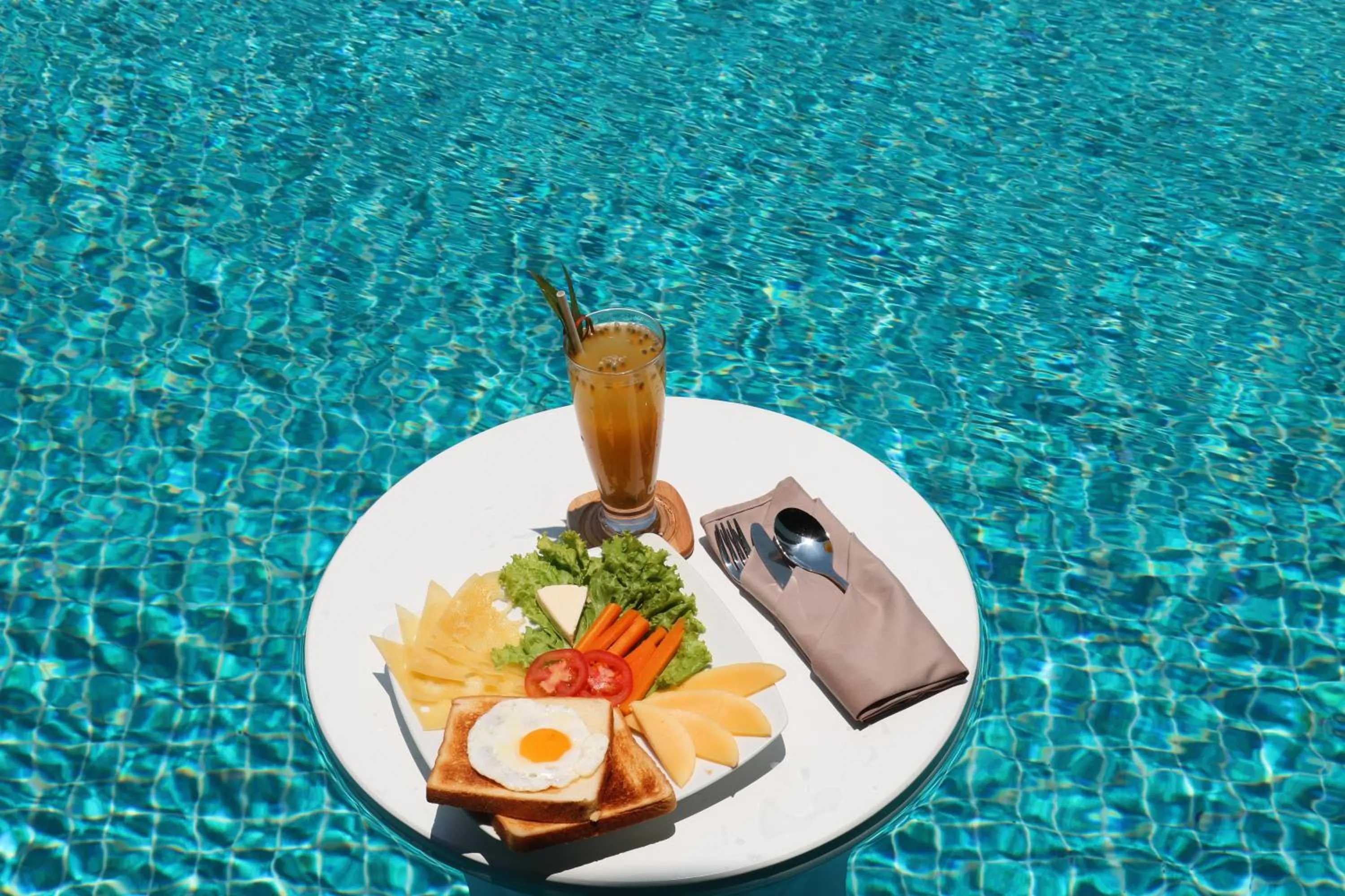 Swimming pool in Hotel Del Luna Boutique