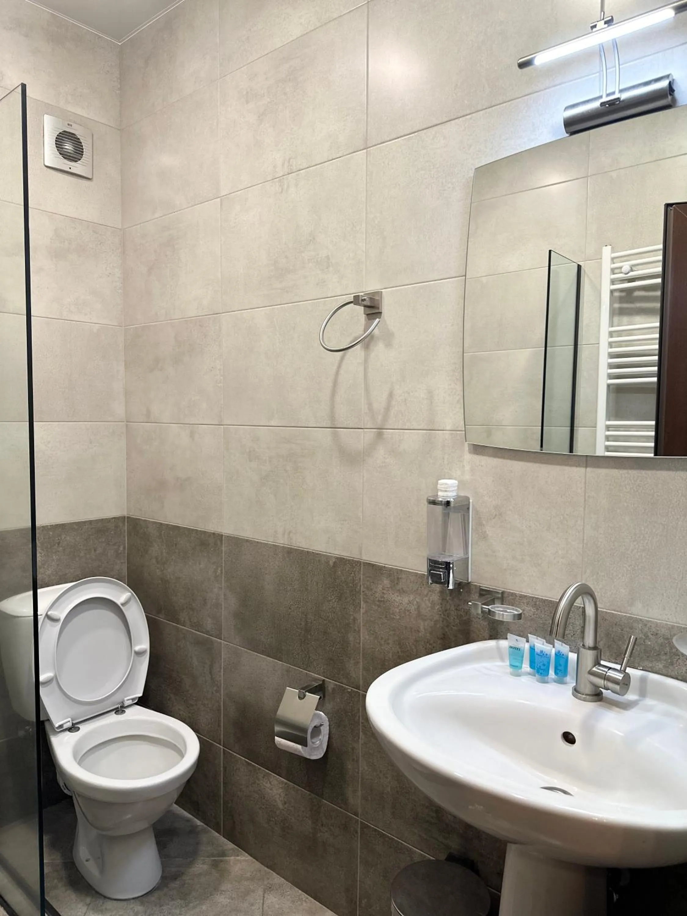 Shower in Hotel Axien Kazbegi