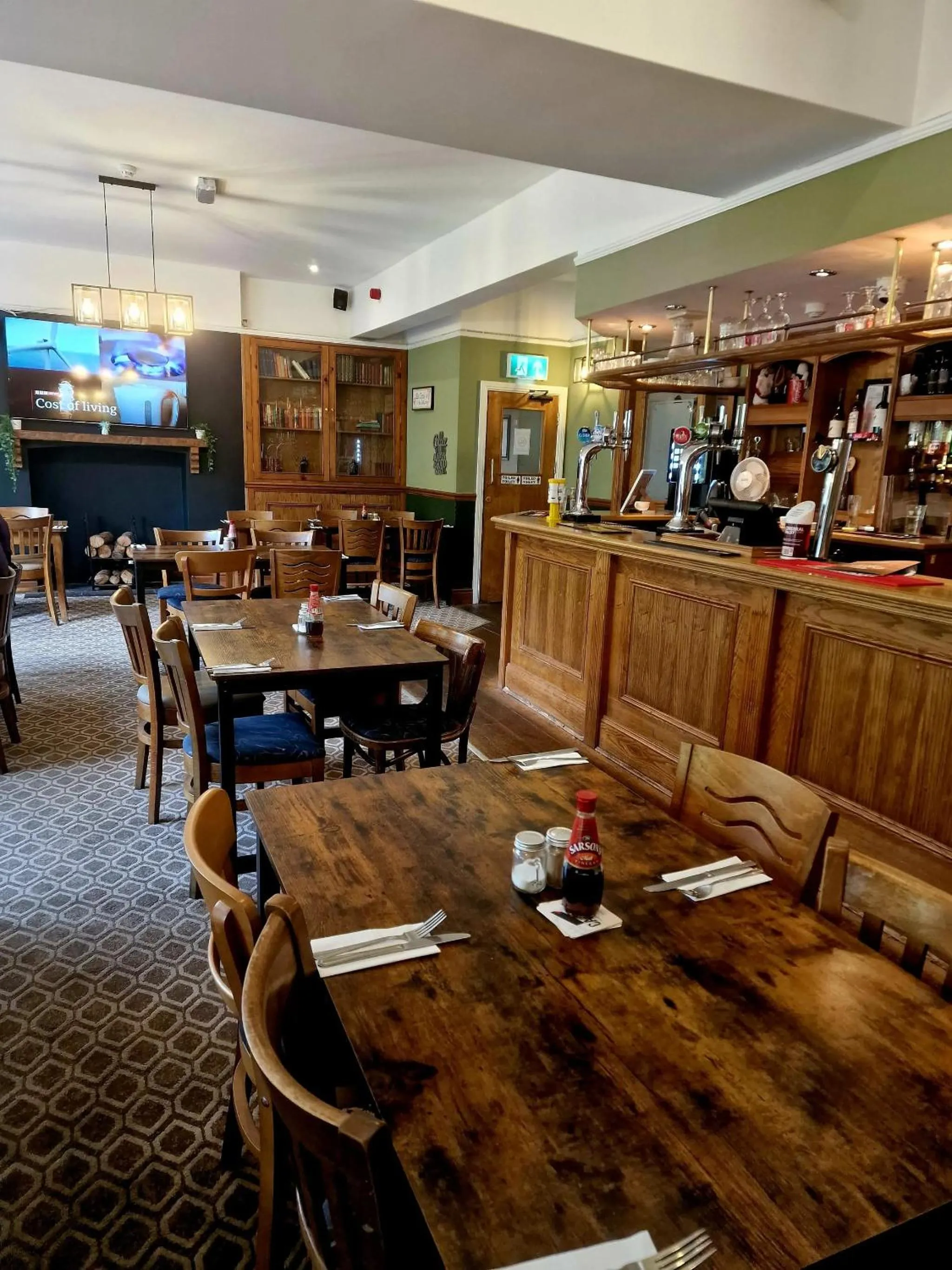 Restaurant/places to eat in The Dillwyn arms