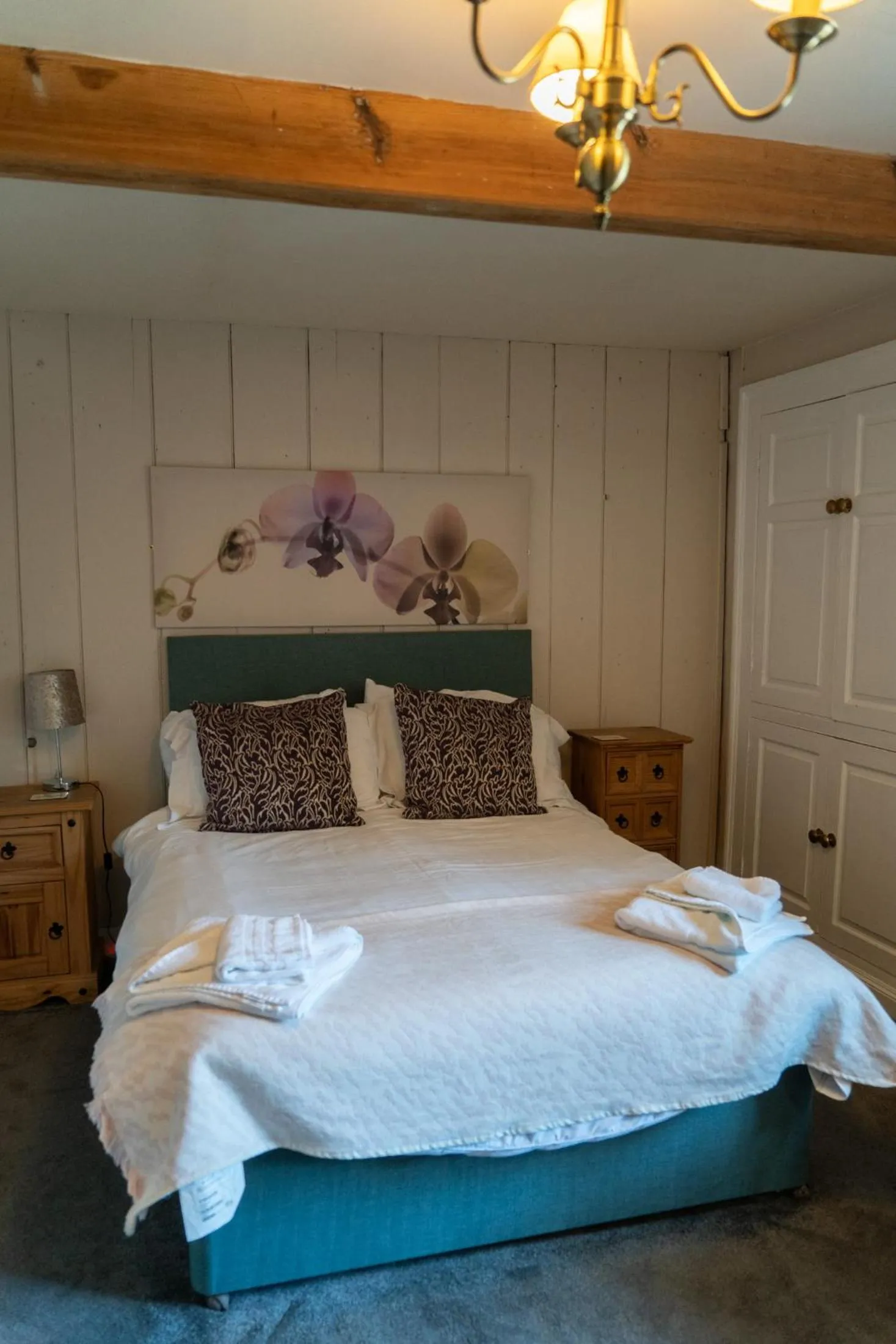 Bedroom in The White Horse Inn