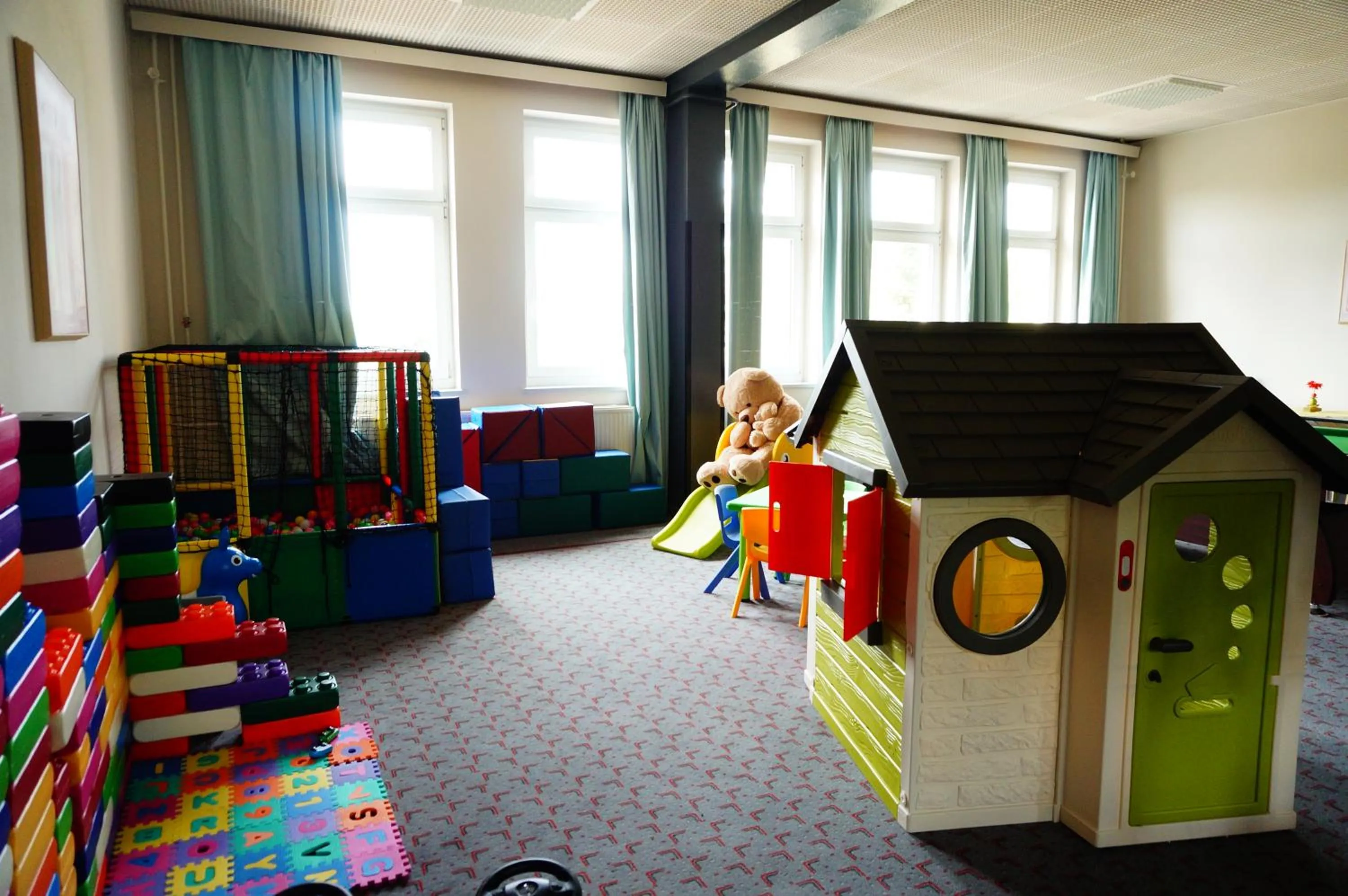 Communal lounge/ TV room in Hotel am Tierpark