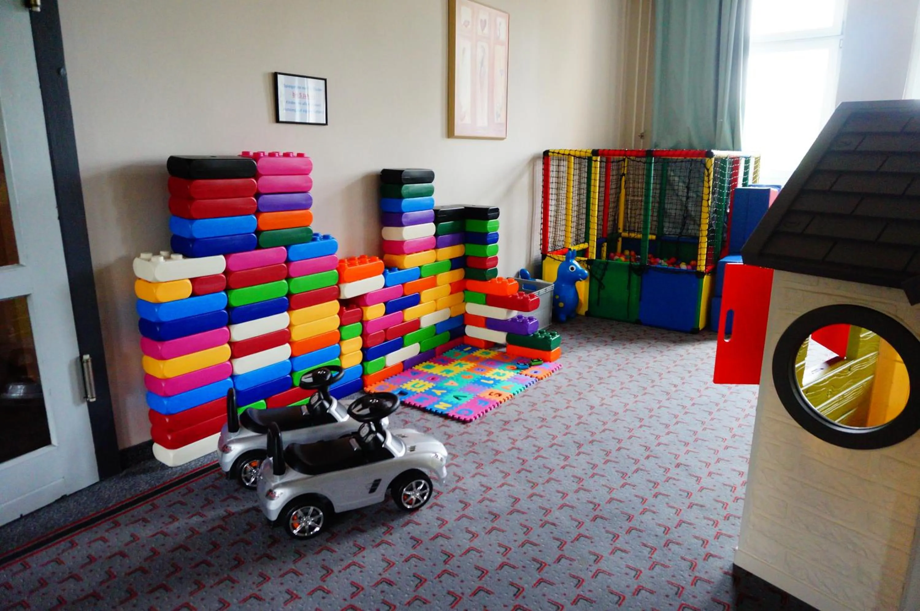 Communal lounge/ TV room in Hotel am Tierpark