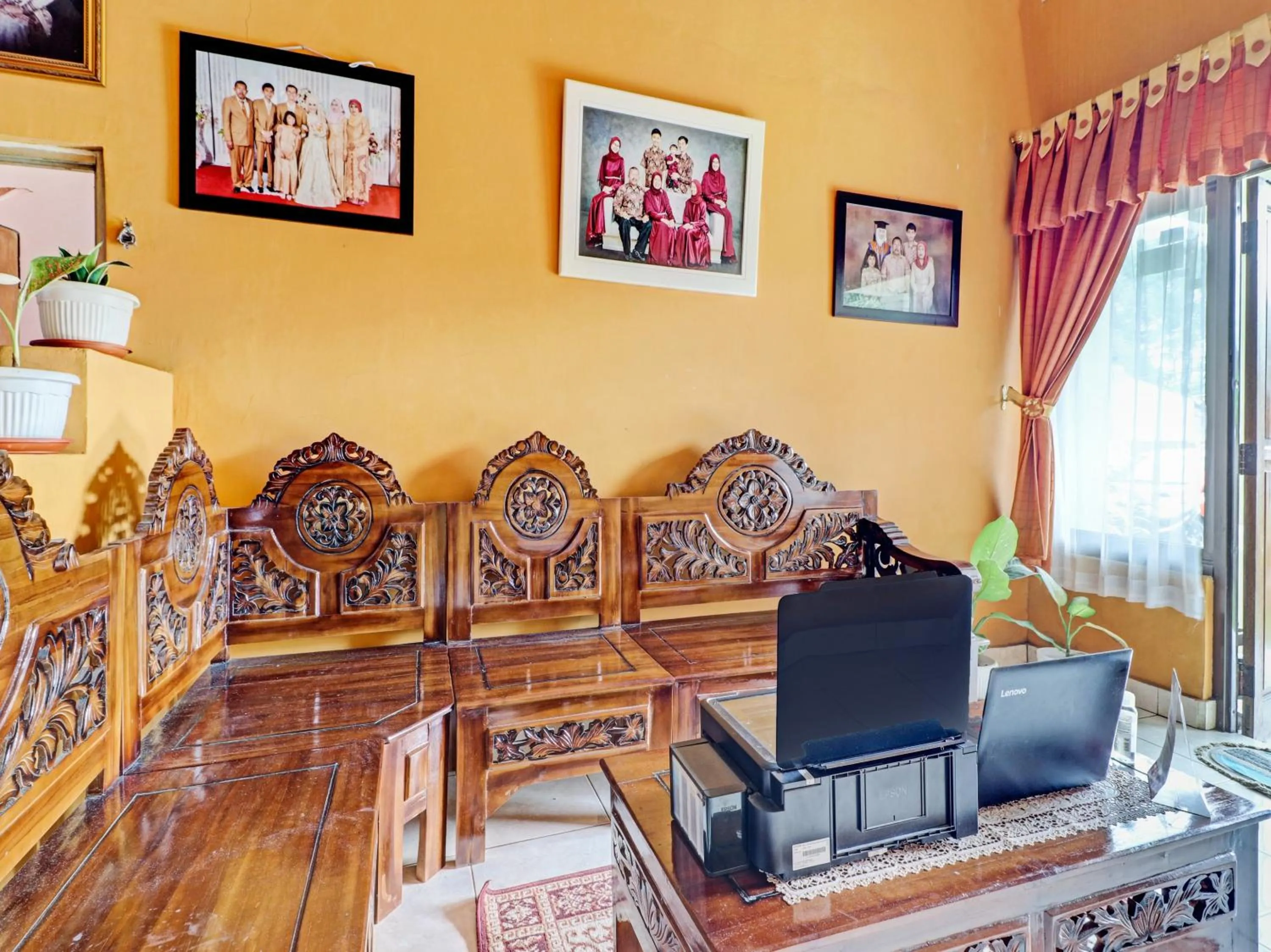 Lobby or reception in OYO 90454 Adinda Homestay Cibodas Lembang