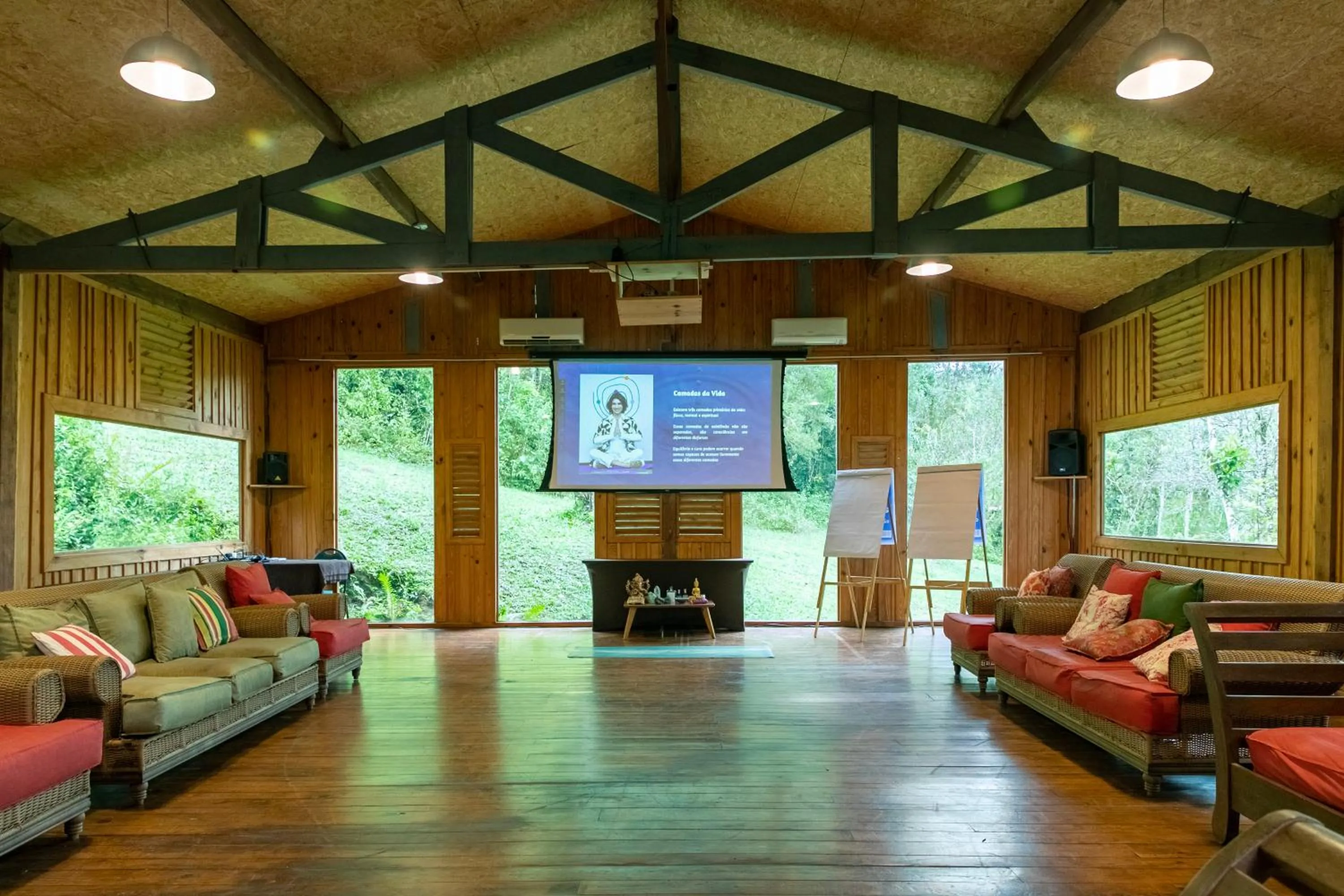Communal lounge/ TV room in Hotel Fazenda Morros Verdes Ecolodge