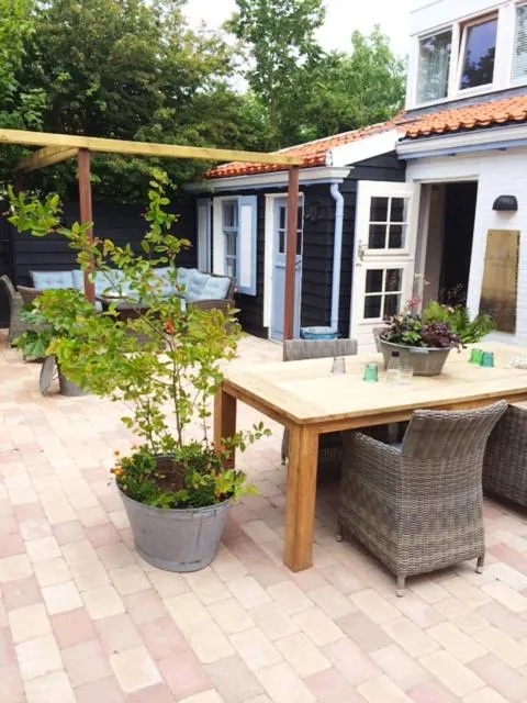 Garden view in B&B Zee van Tijd Domburg