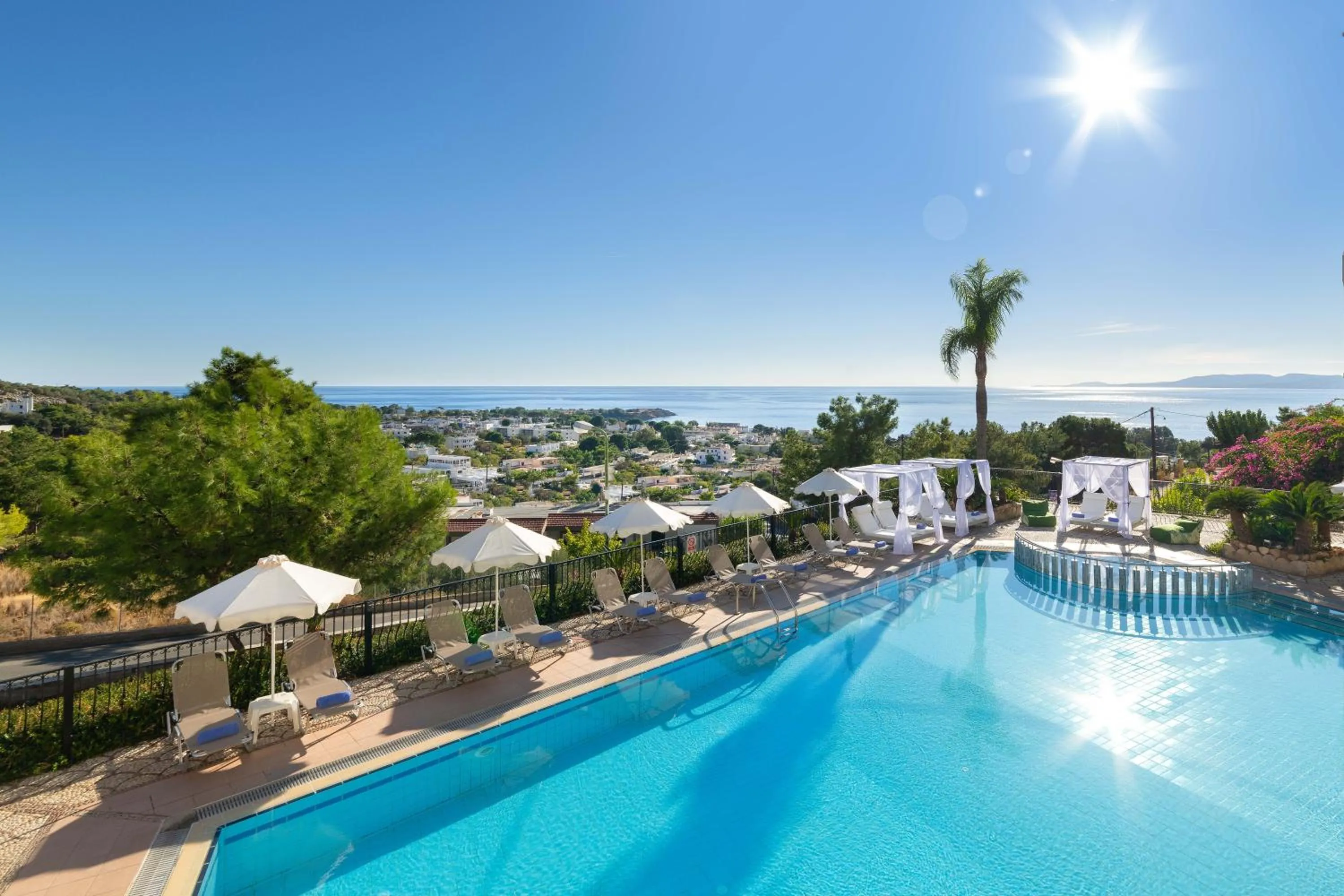 Swimming pool in Pefkos View Apartments