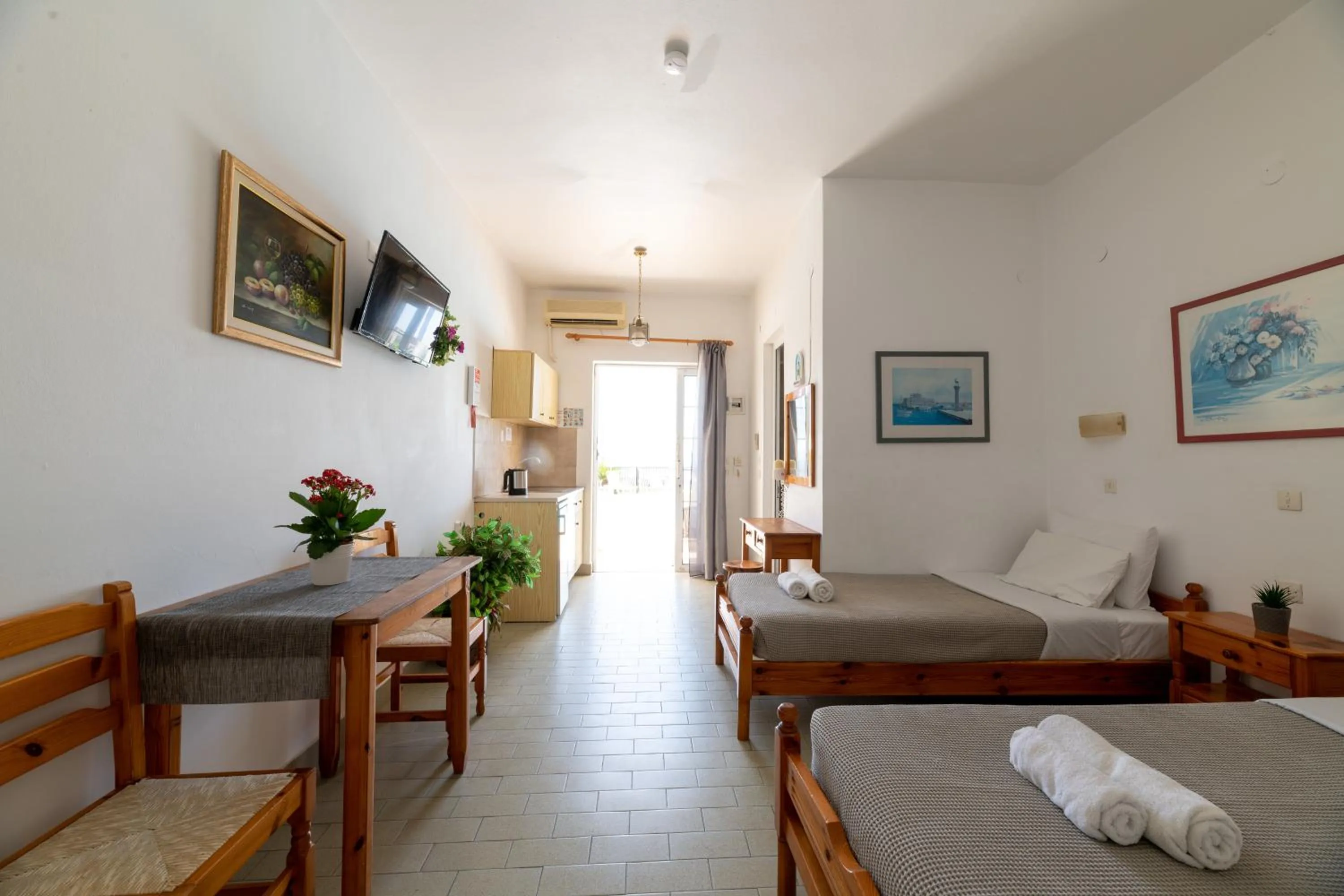 Photo of the whole room, Bed in Pefkos View Apartments