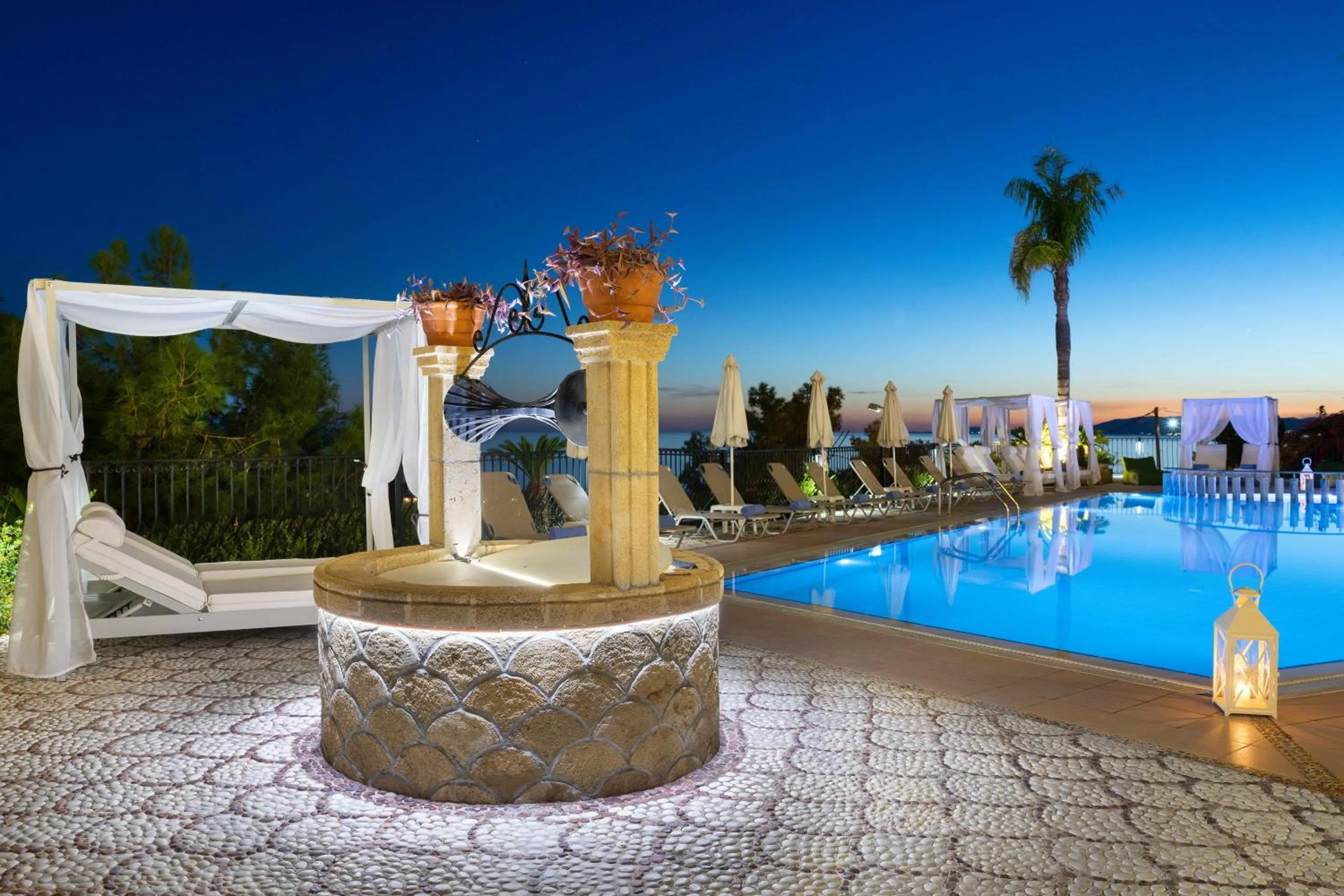 Swimming pool in Pefkos View Apartments