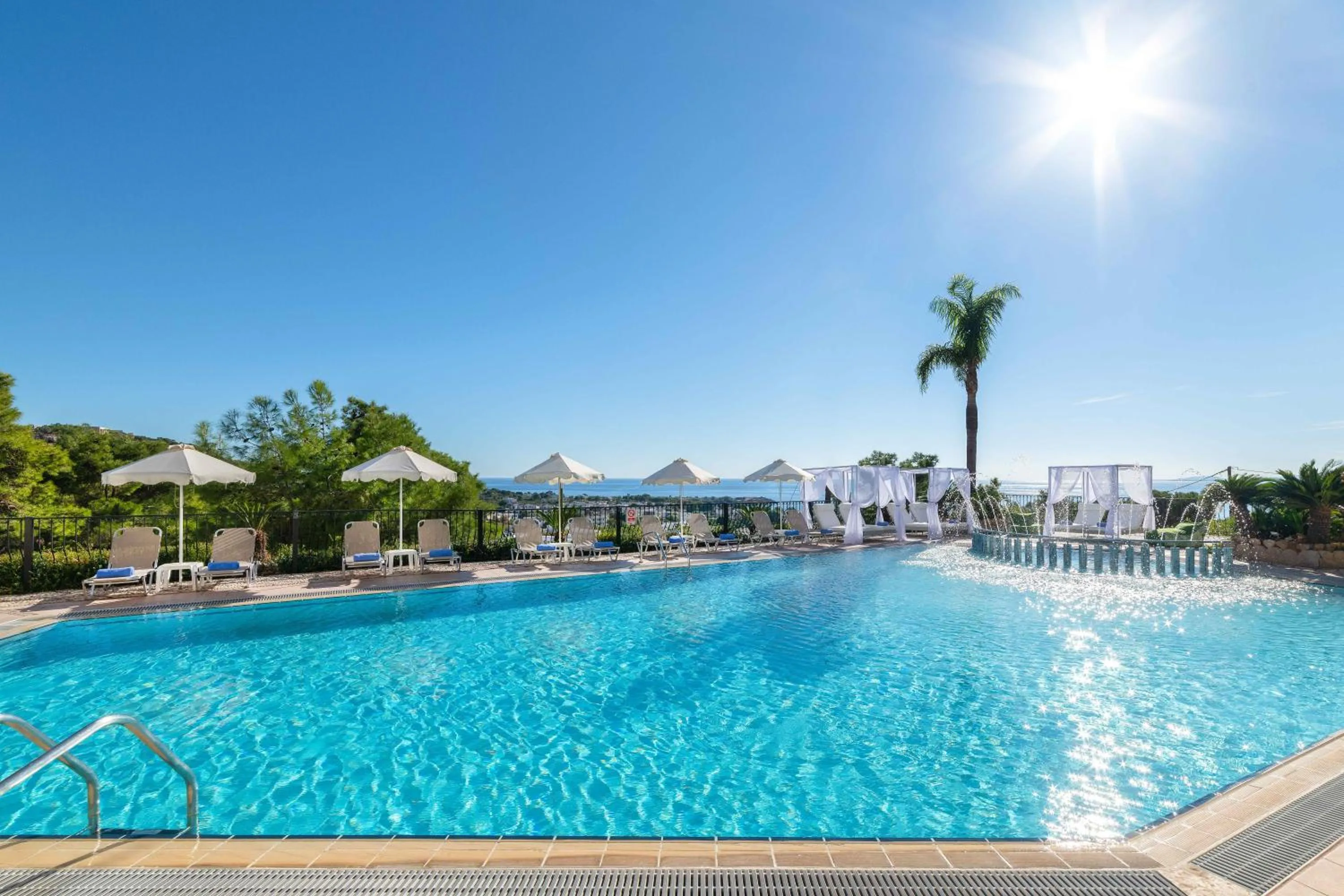 Swimming pool in Pefkos View Apartments