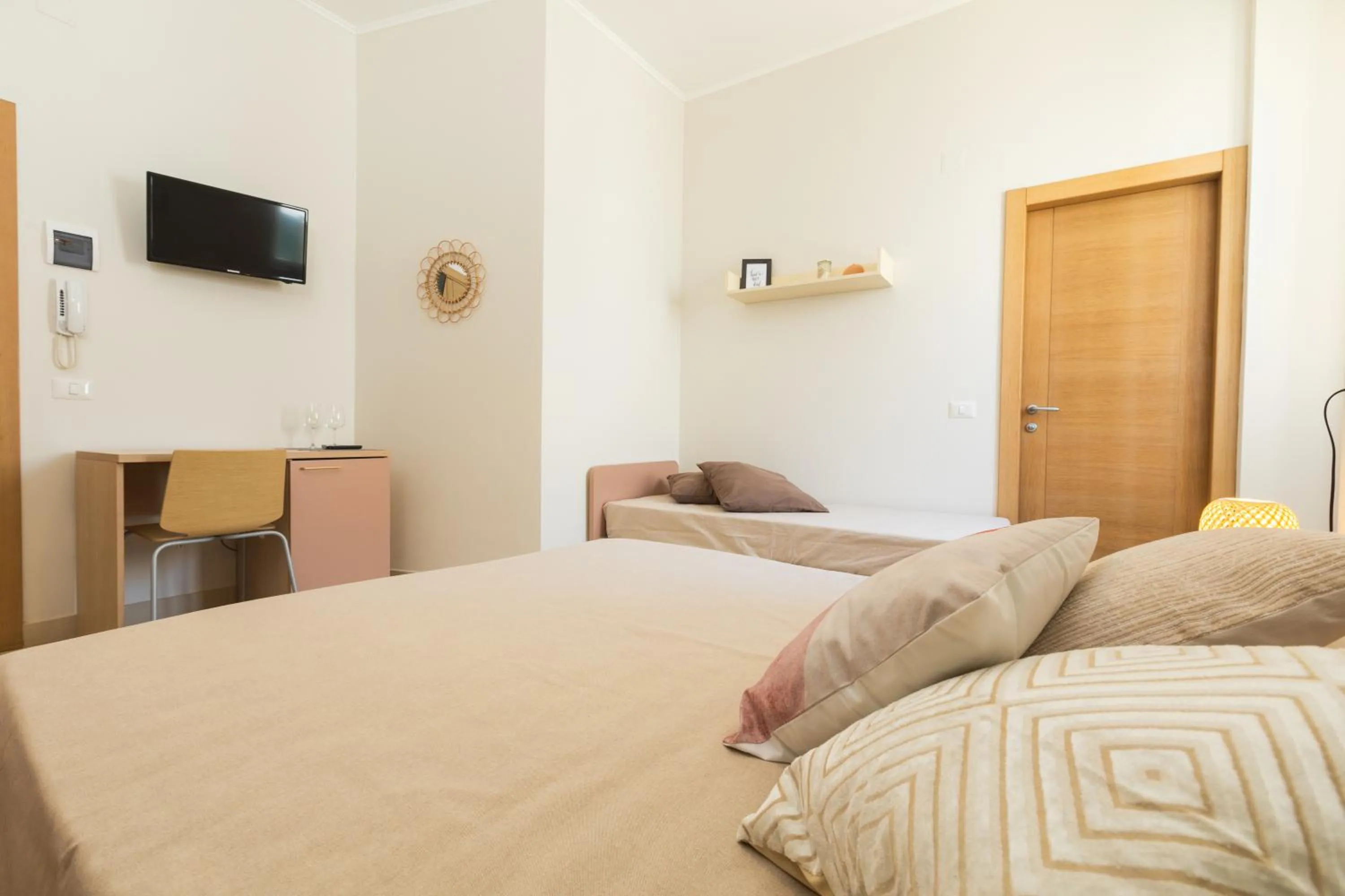 Photo of the whole room, Bed in Viesthouse B&B