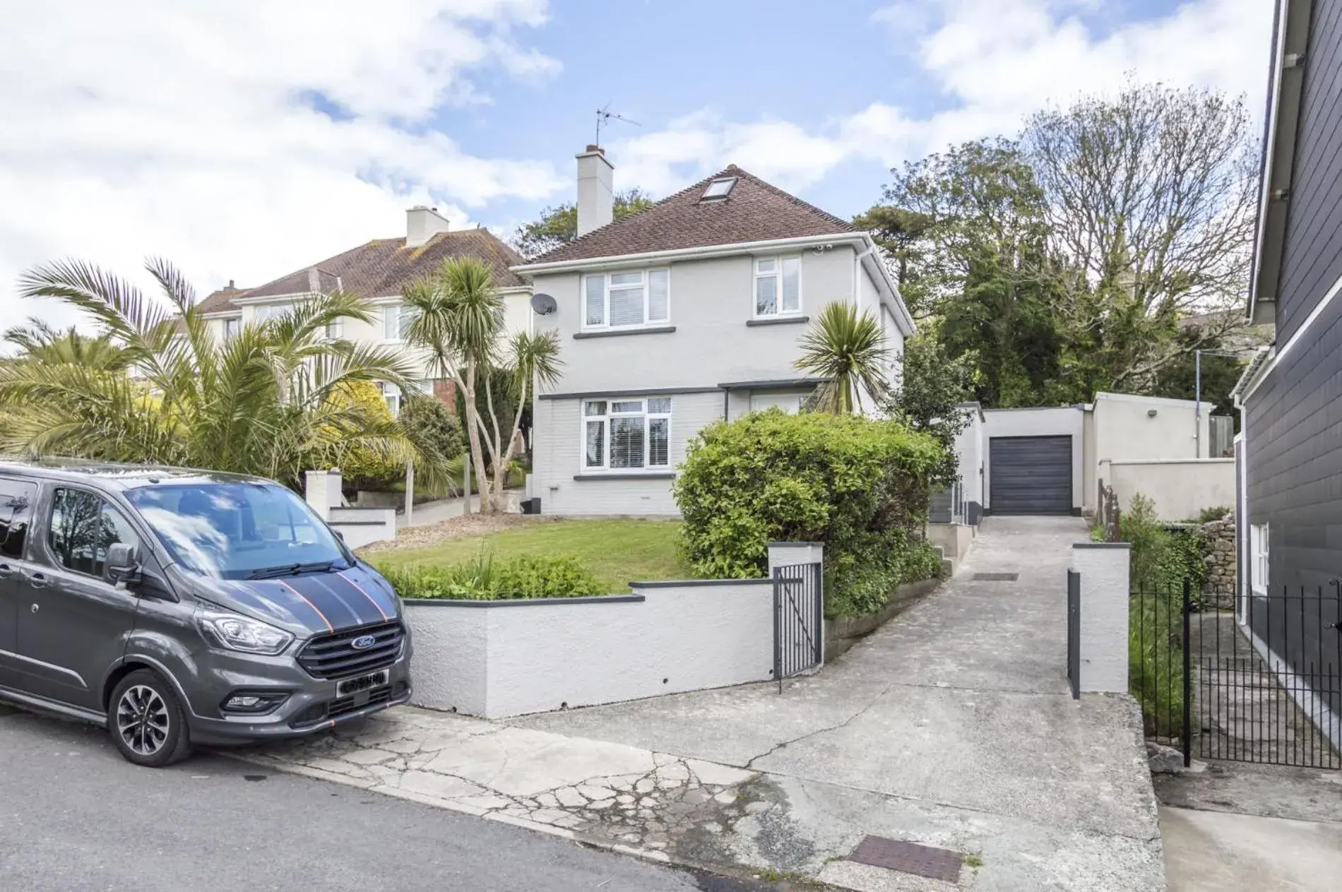 Mayfield House - 4 Bedroom House - Tenby Mayfield House - 4 Bedroom House - Tenby