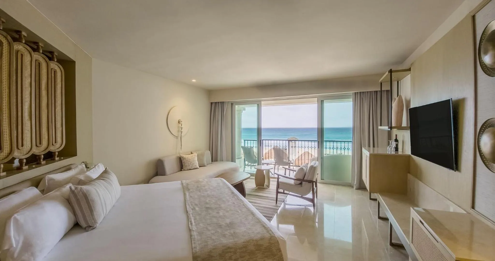 Photo of the whole room, Bed in Royal Select at Grand Park Royal Cancún - All Inclusive - Adults Only