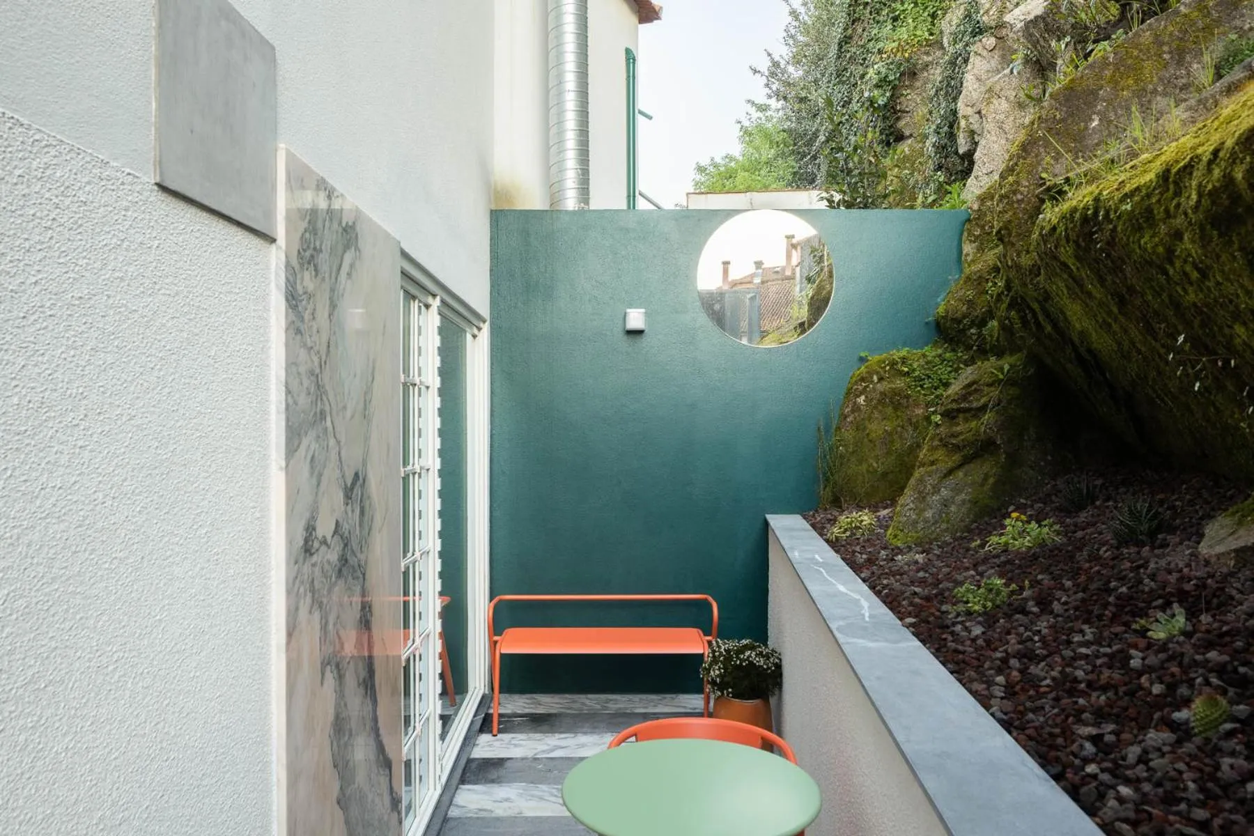 Patio in Covelo - The Original Rooms and Suites