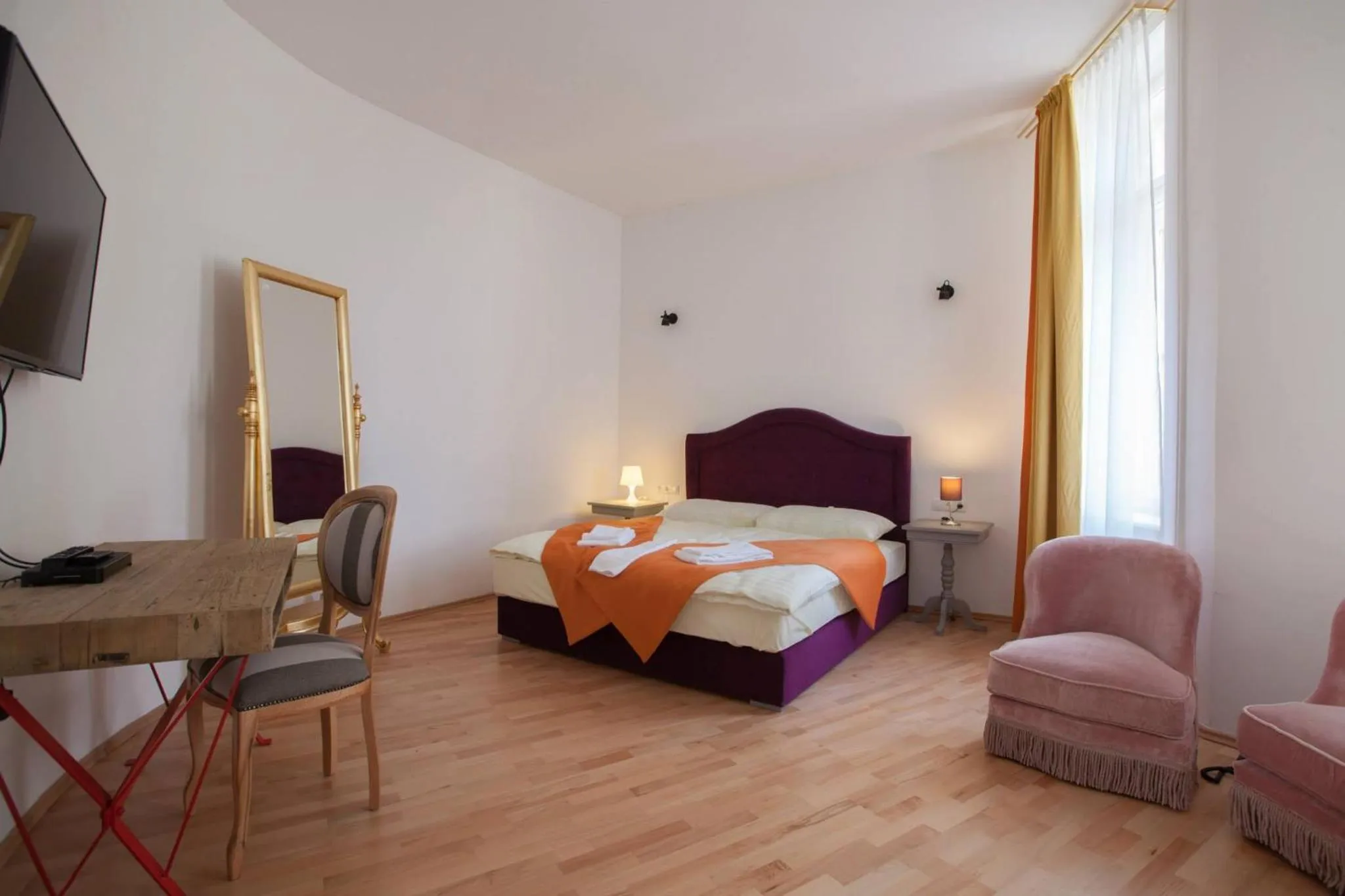 Bedroom, Bed in Hotel Pension Museum