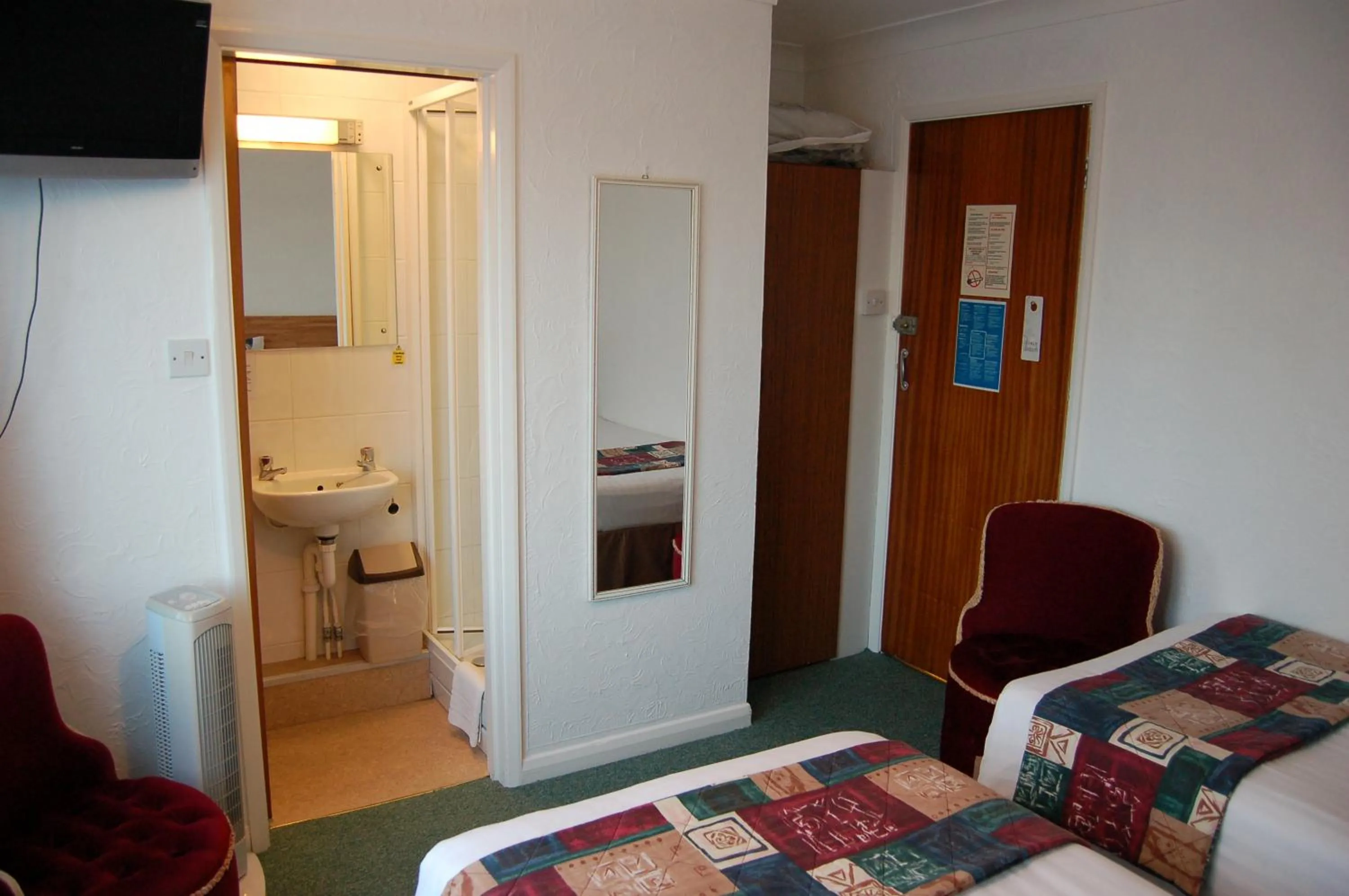 Bedroom, Bed in The Wight