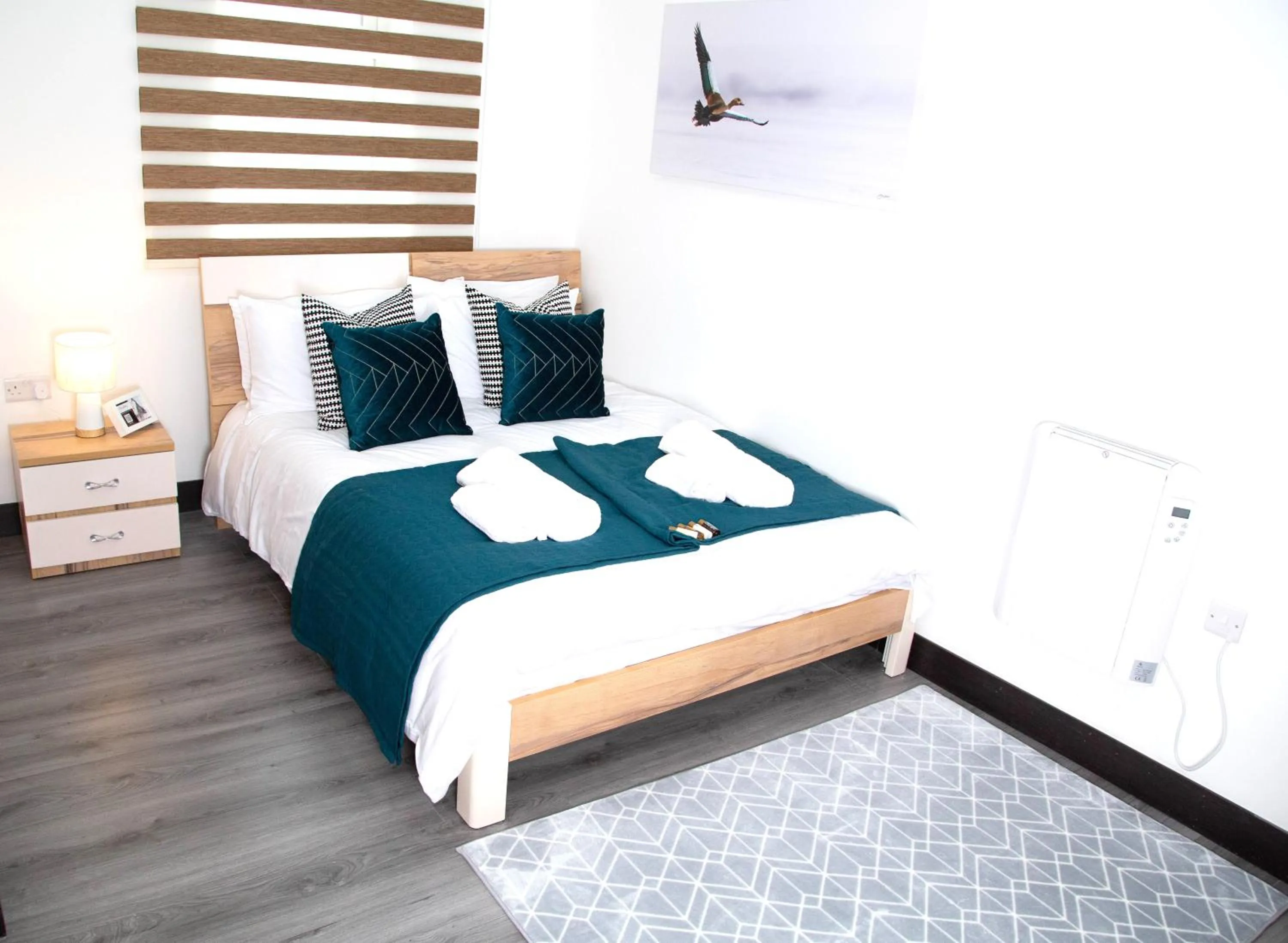 Bed in Manchester Apartments by BEVOLVE - Free Parking