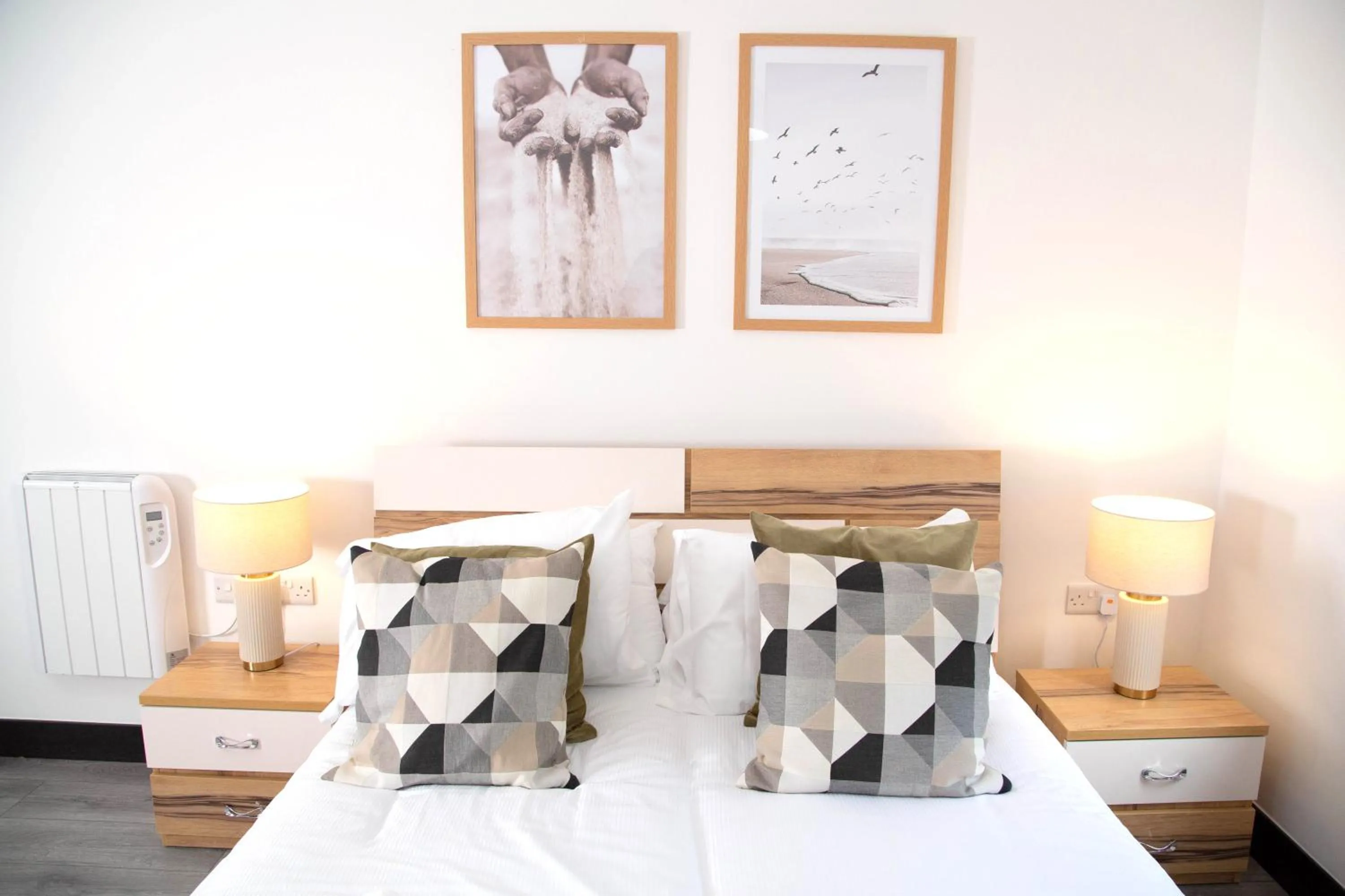 Bed in Manchester Apartments by BEVOLVE - Free Parking