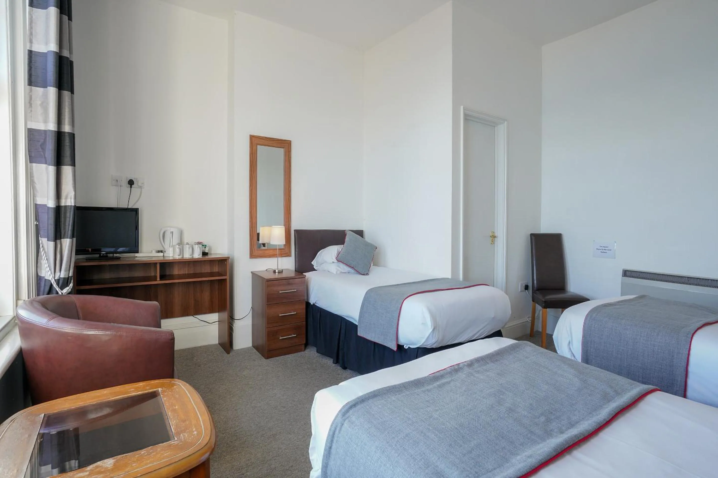 Bedroom, Bed in OYO Shanklin Beach Hotel