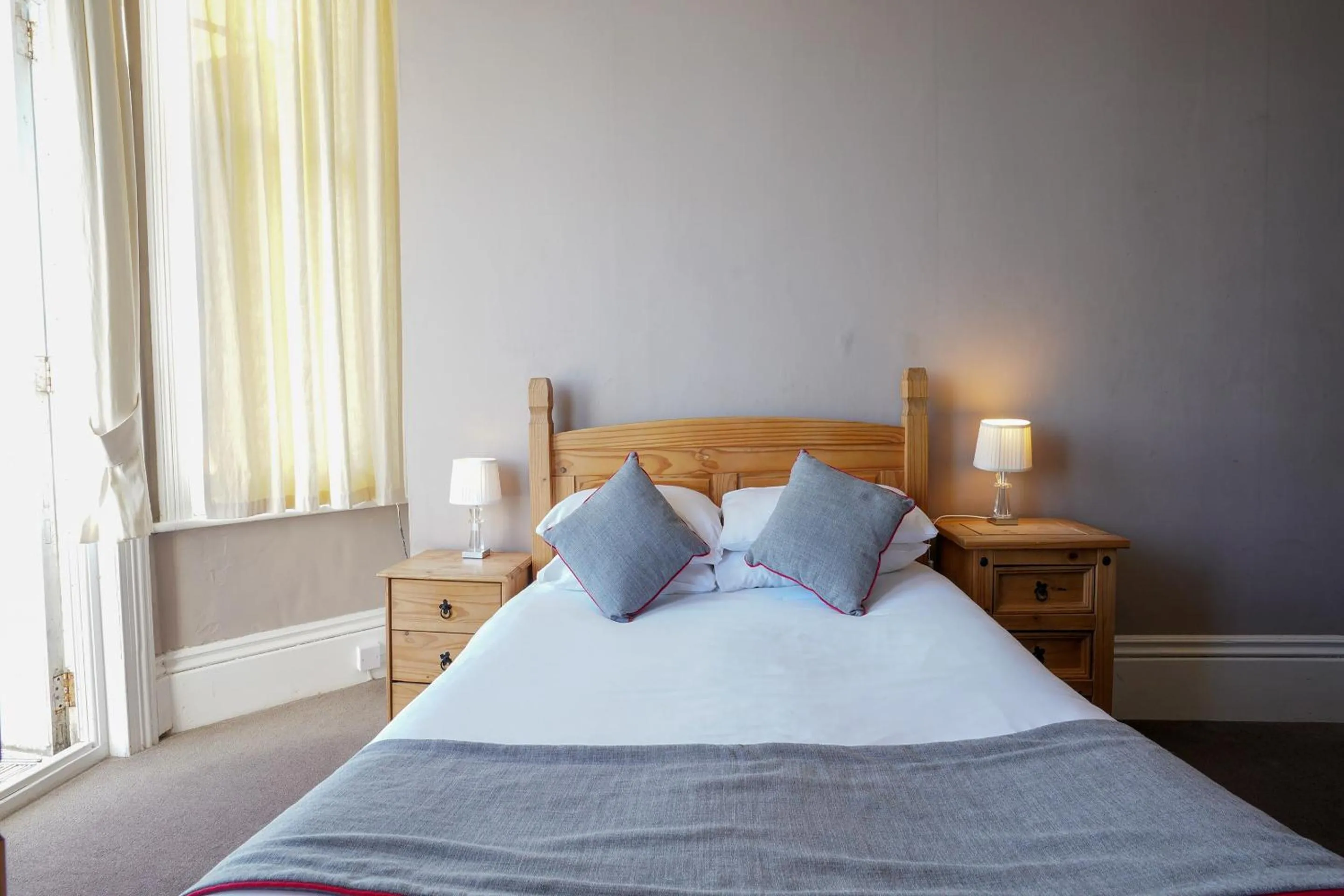 Bedroom, Bed in OYO Shanklin Beach Hotel