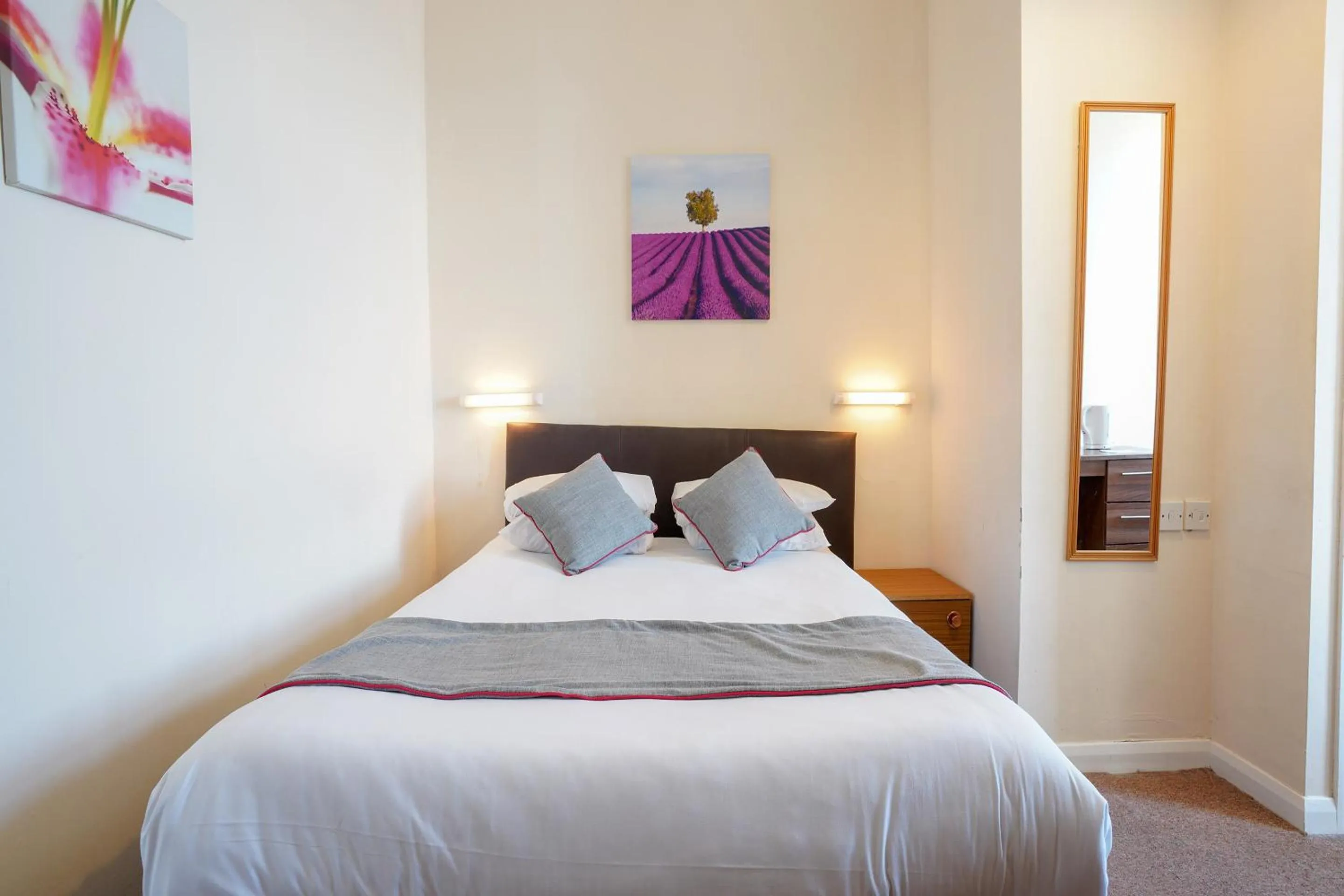 Bedroom, Bed in OYO Shanklin Beach Hotel