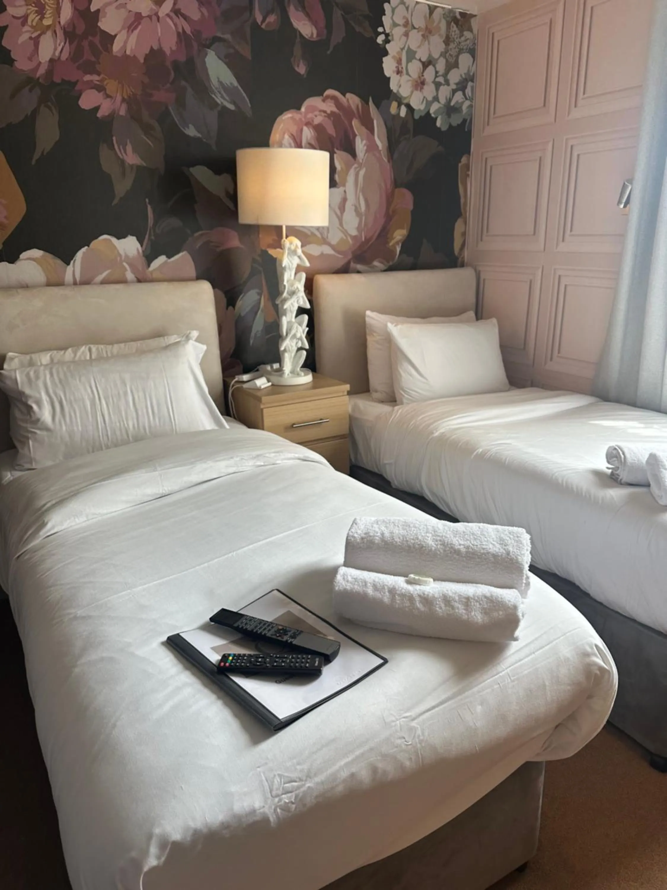 Bedroom, Bed in The Q Hotel