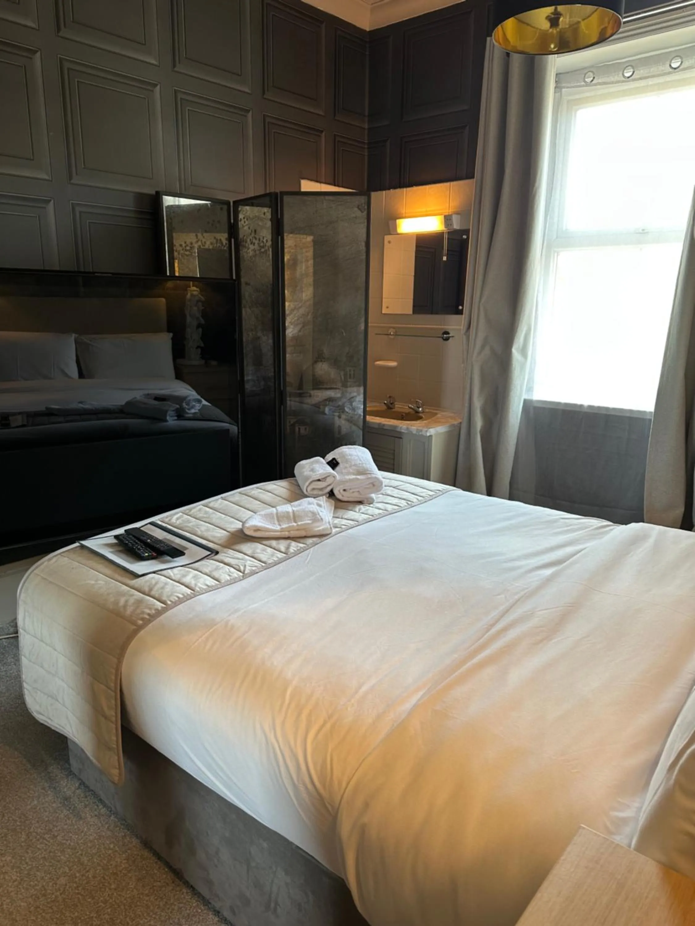 Bedroom, Bed in The Q Hotel