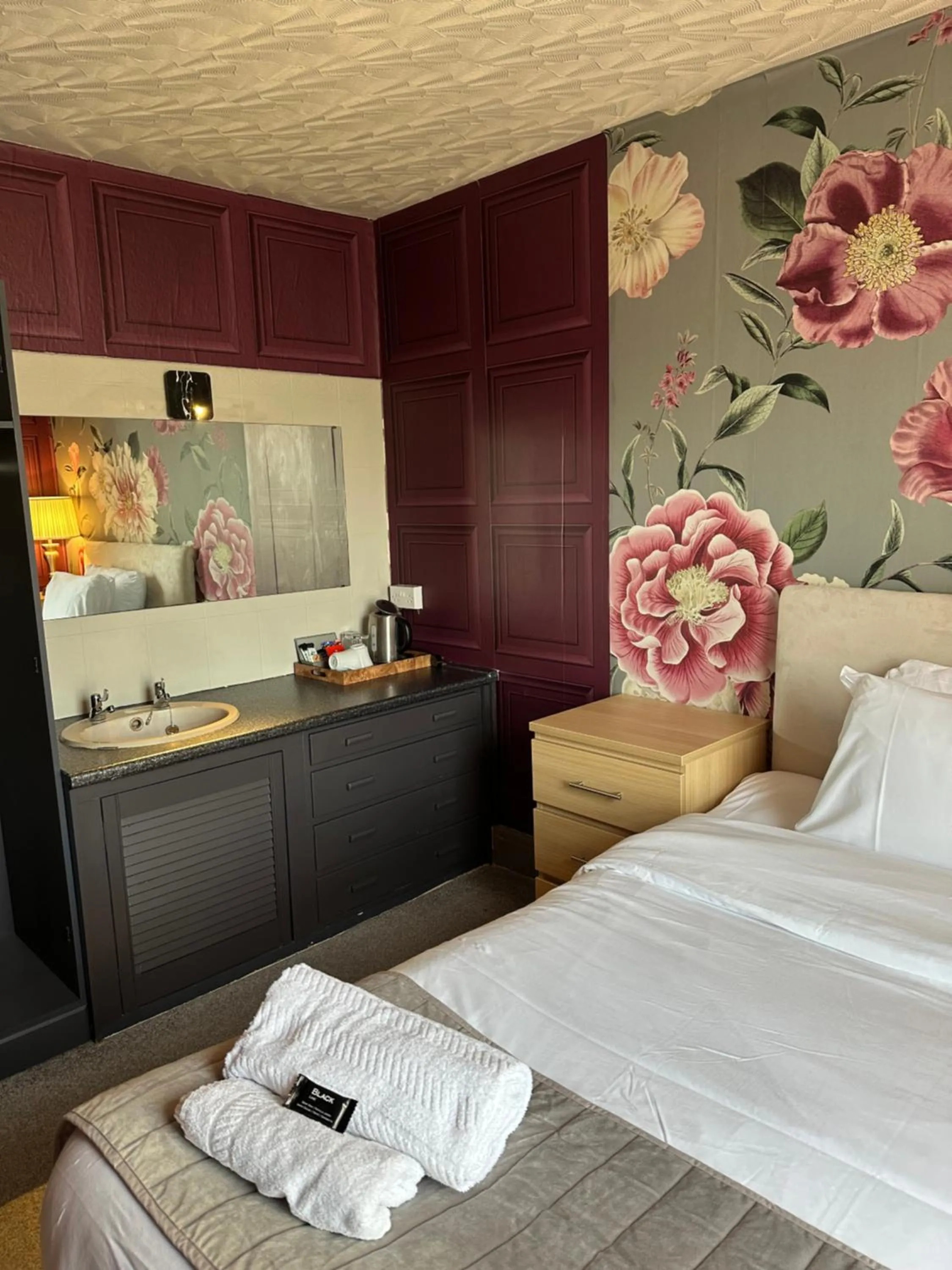 Bedroom, Bed in The Q Hotel