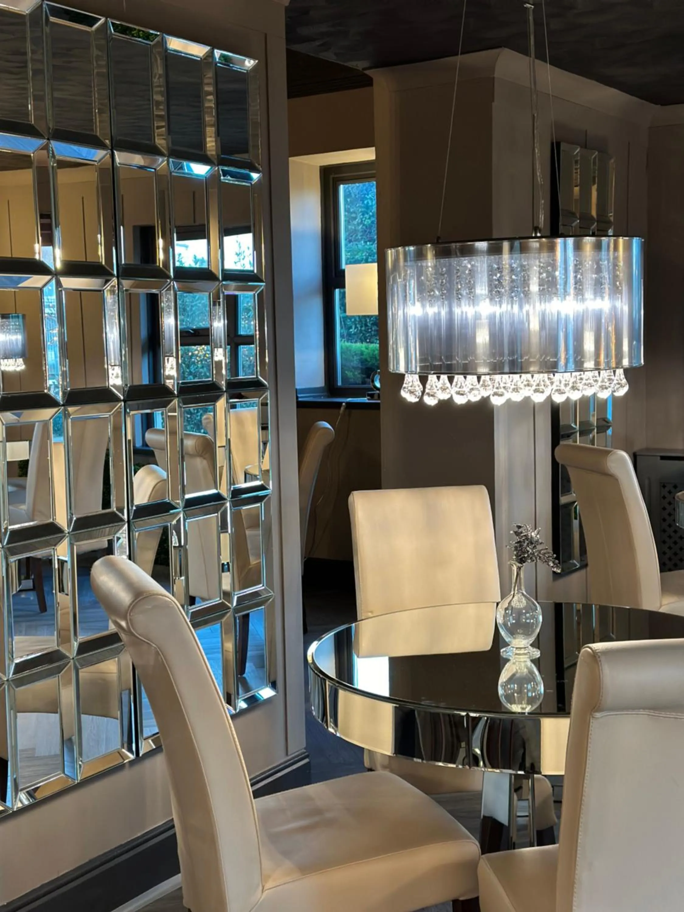 Restaurant/places to eat in The Q Hotel