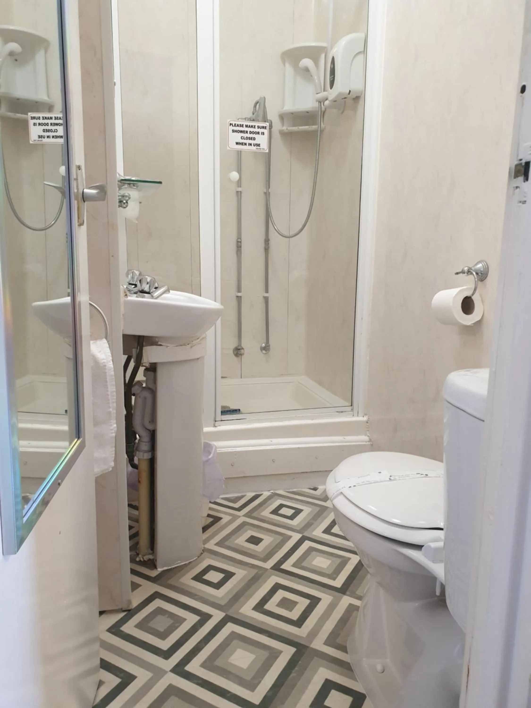 Shower in The Blenheim Mount Hotel