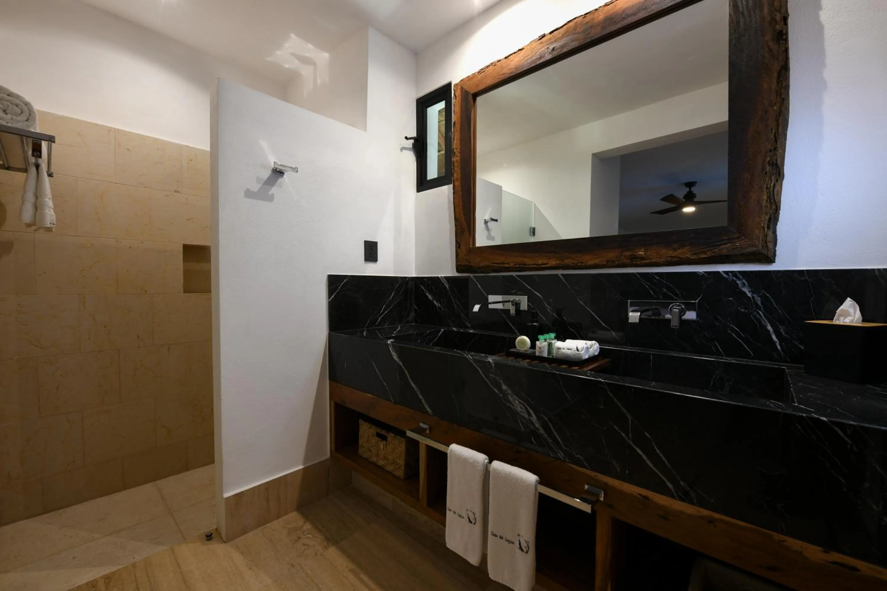 Bathroom in Casa del Jaguar Beach Hotel