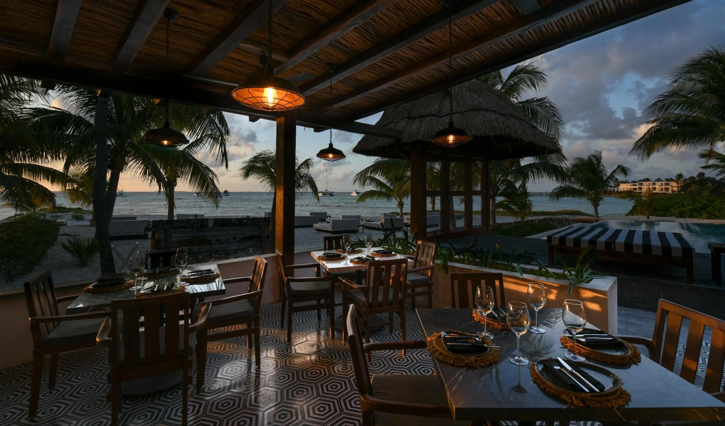 Restaurant/places to eat in Casa del Jaguar Beach Hotel