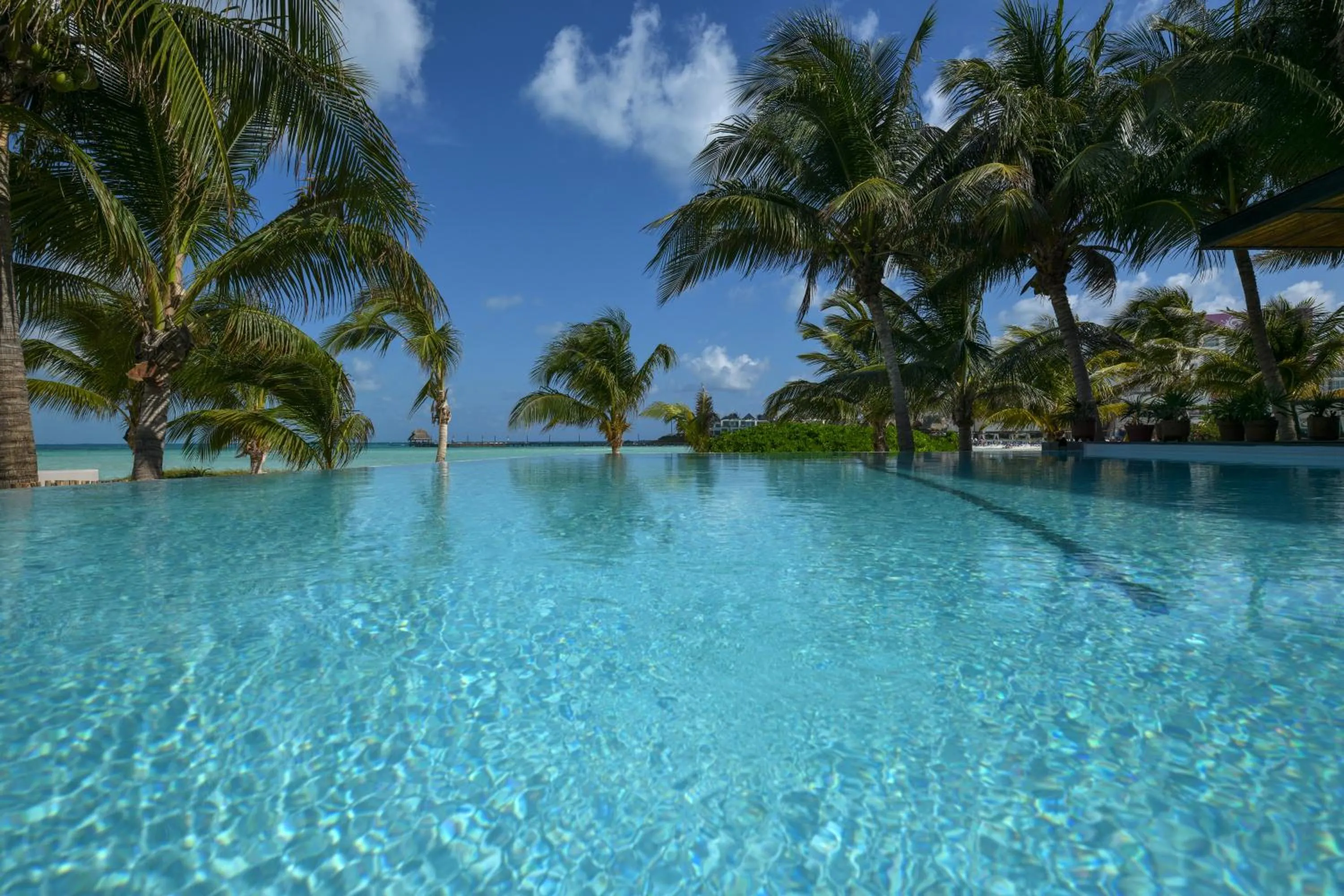Swimming pool in Casa del Jaguar Beach Hotel