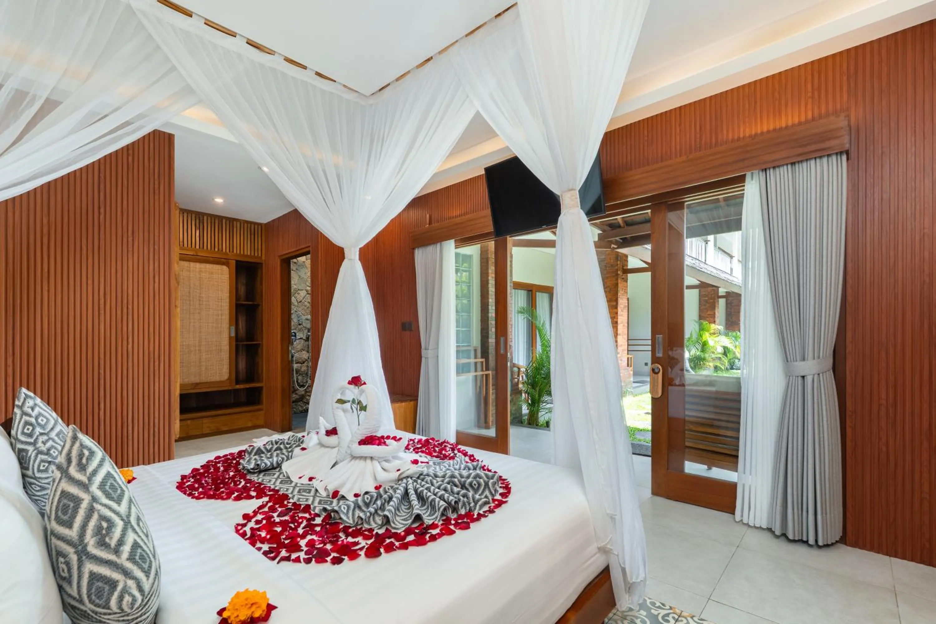 Bed in Puri Andong Villa