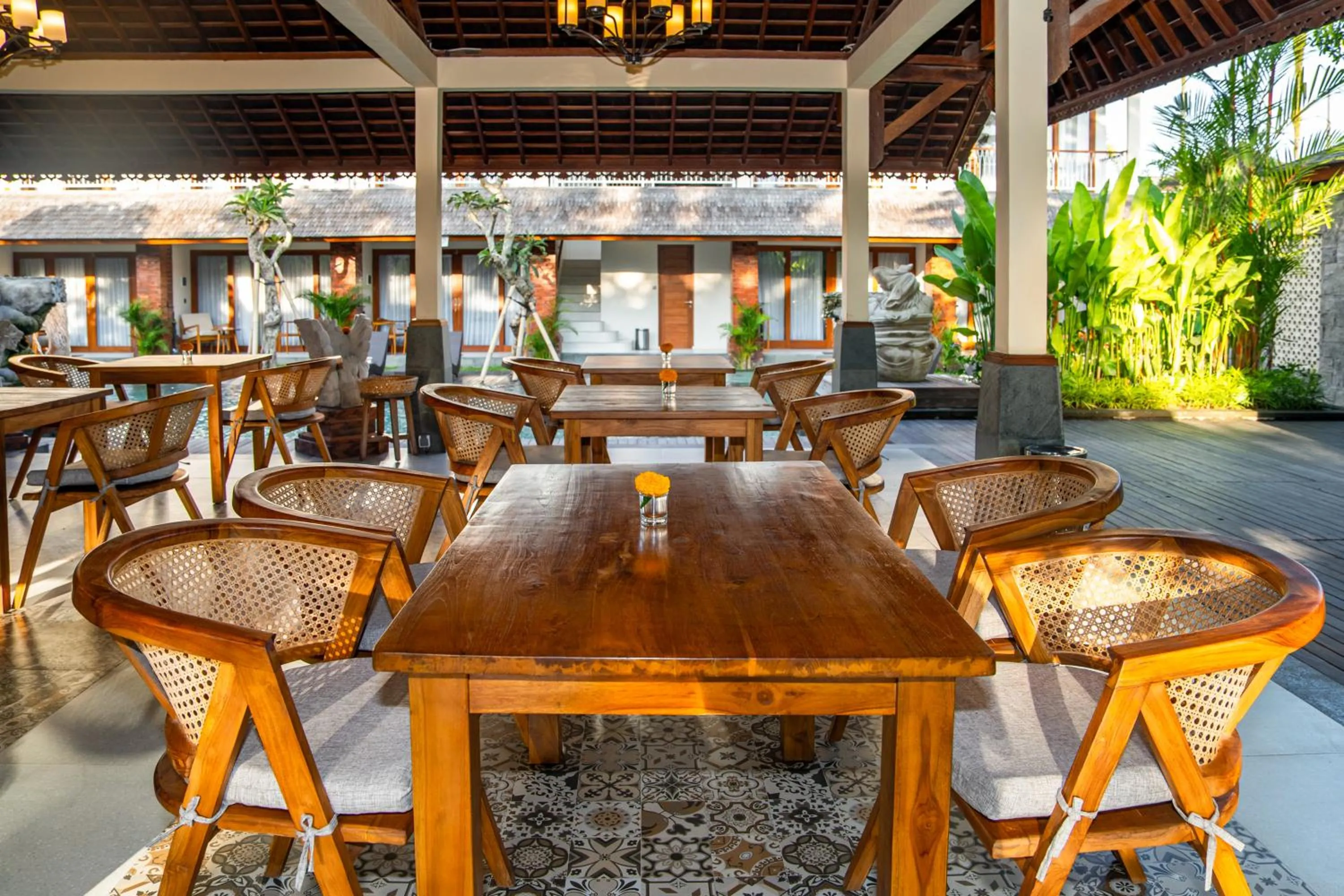 Restaurant/places to eat in Puri Andong Villa