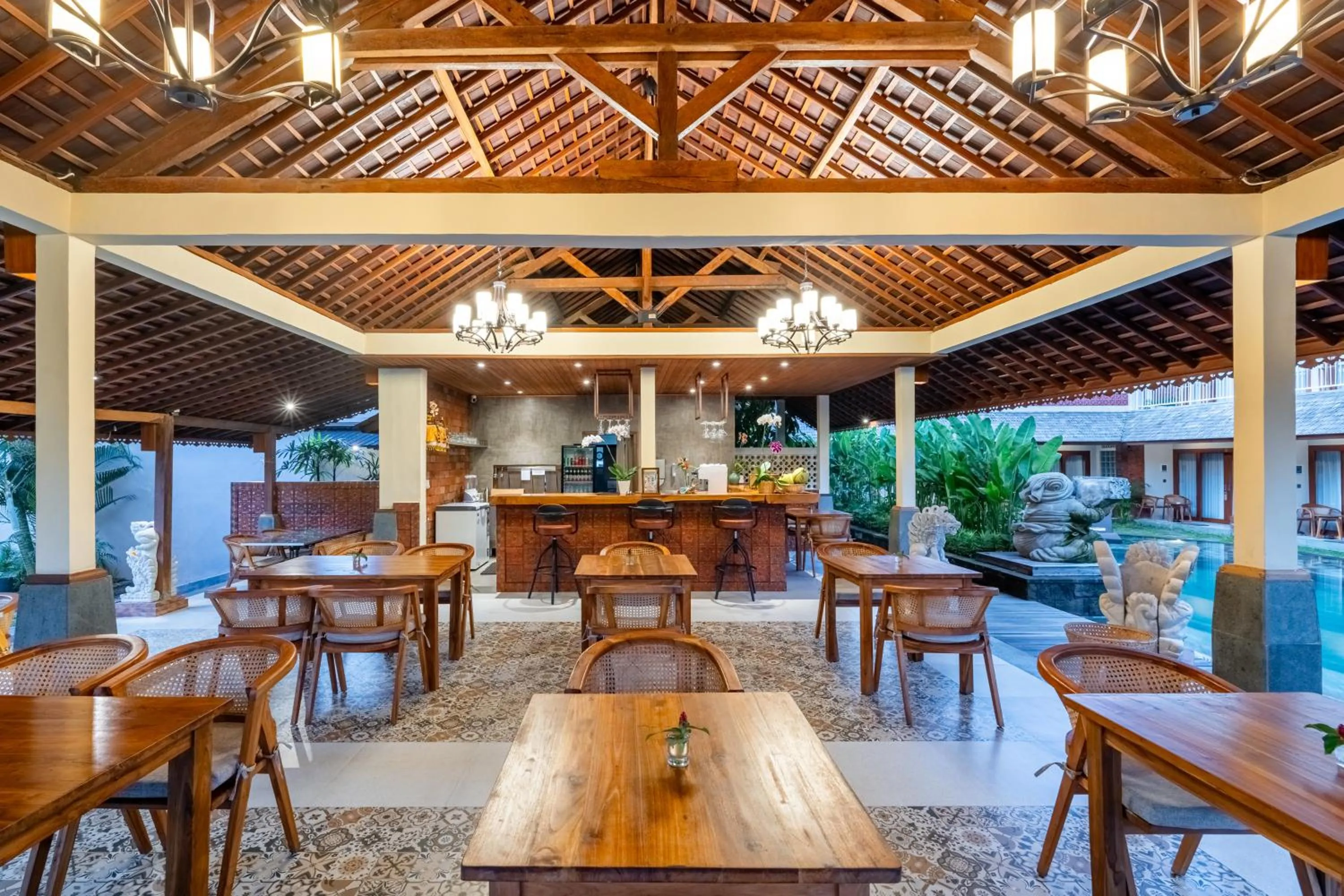 Restaurant/places to eat in Puri Andong Villa