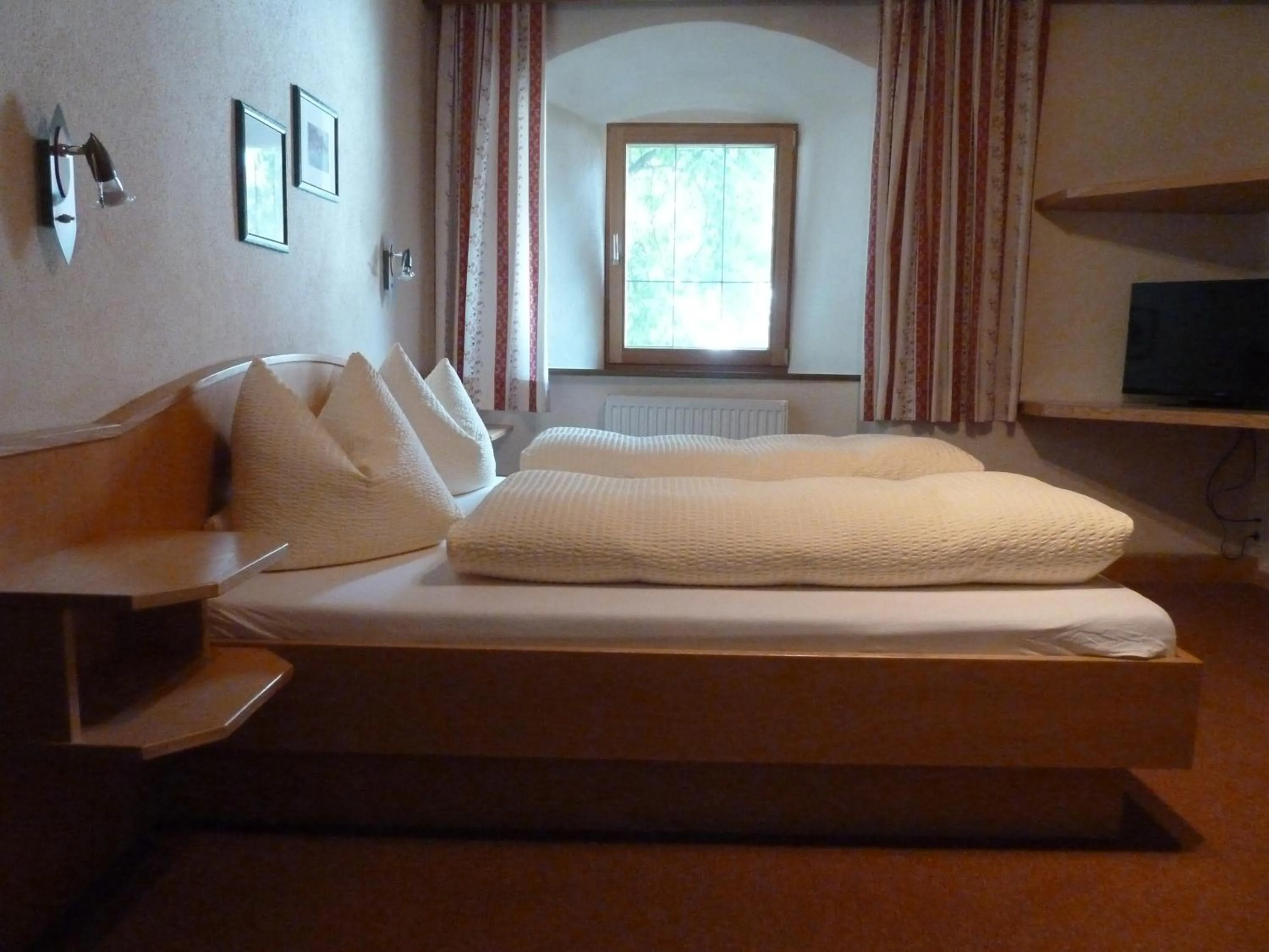 Bed in Hotel Garni Löwen